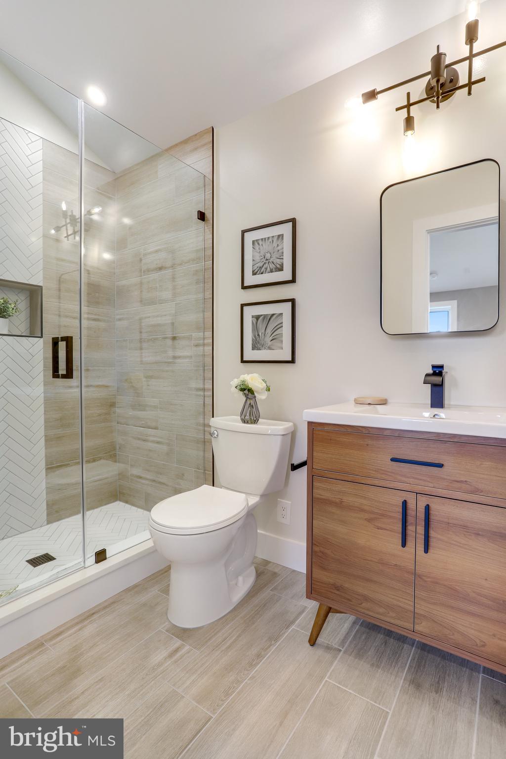 MADISON MANOR - Residential