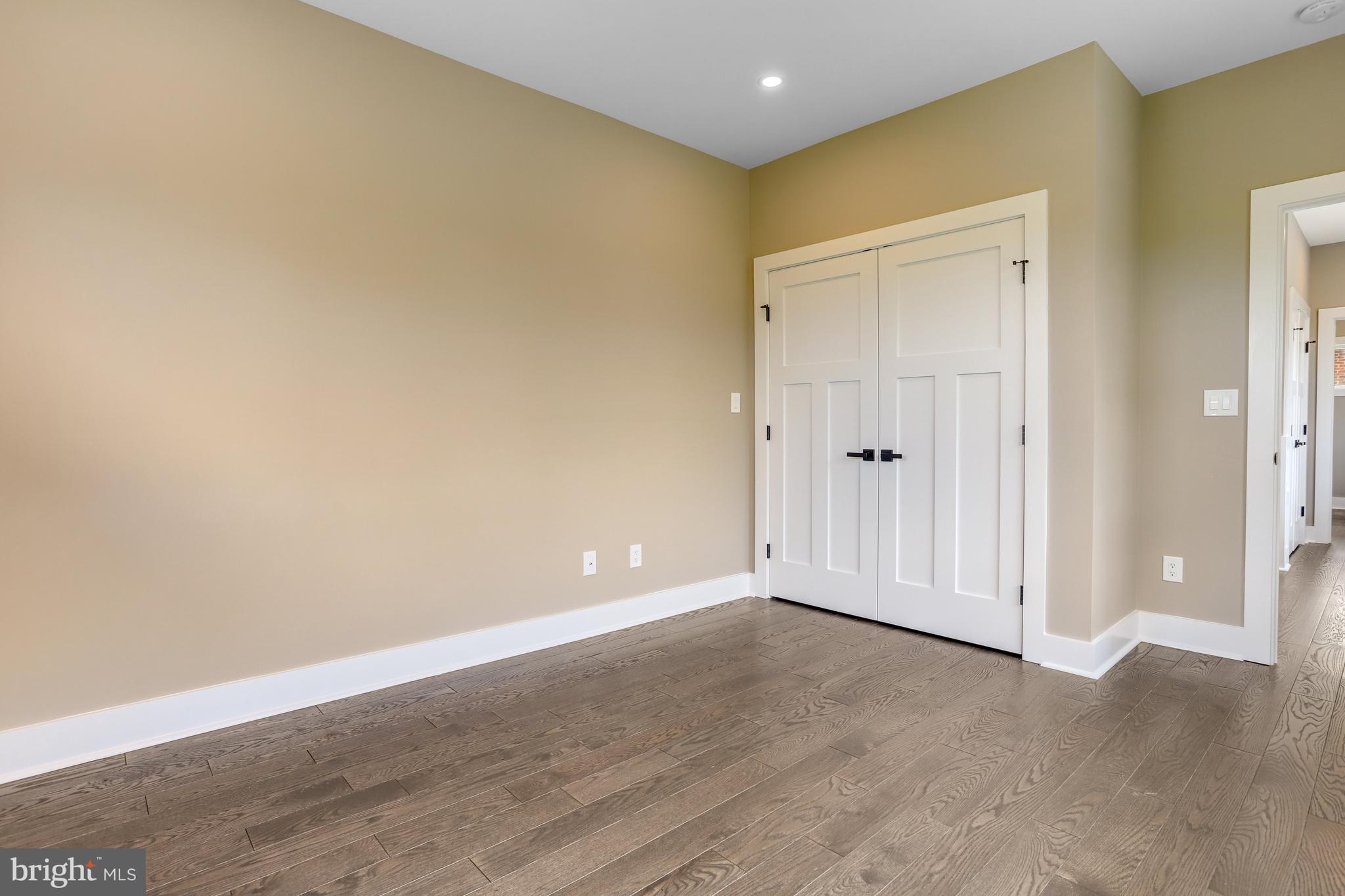 MADISON MANOR - Residential