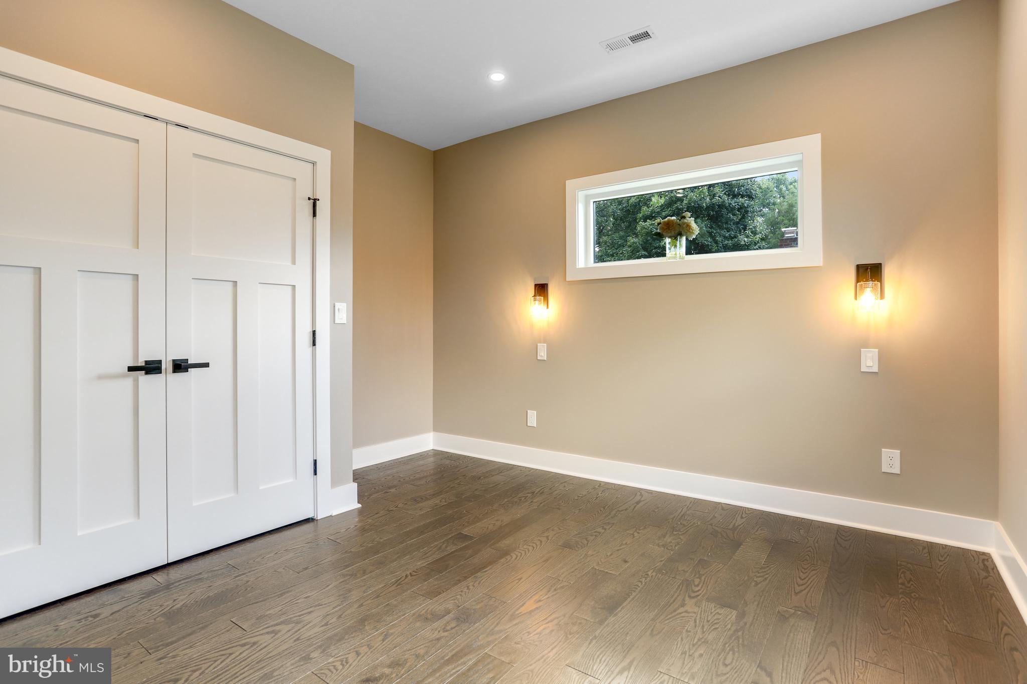 MADISON MANOR - Residential