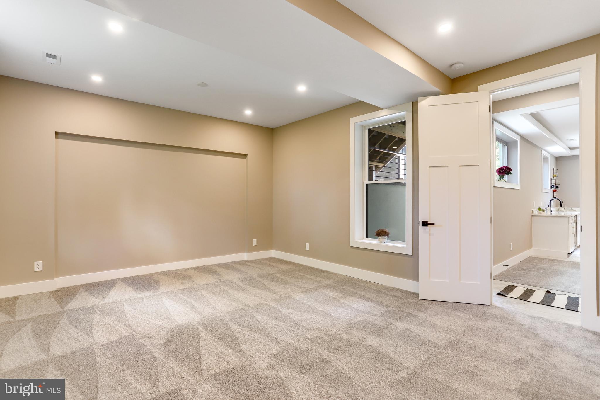 MADISON MANOR - Residential