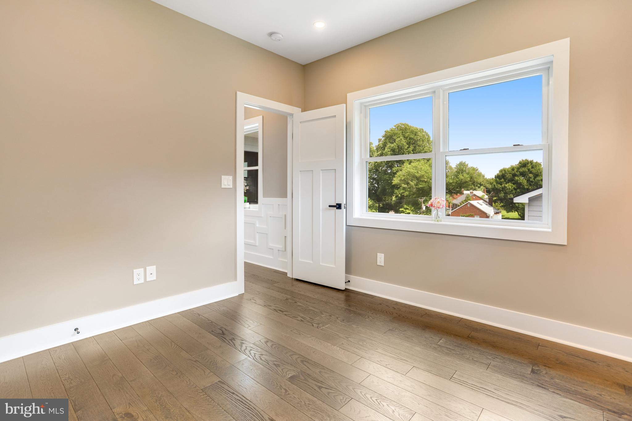 MADISON MANOR - Residential