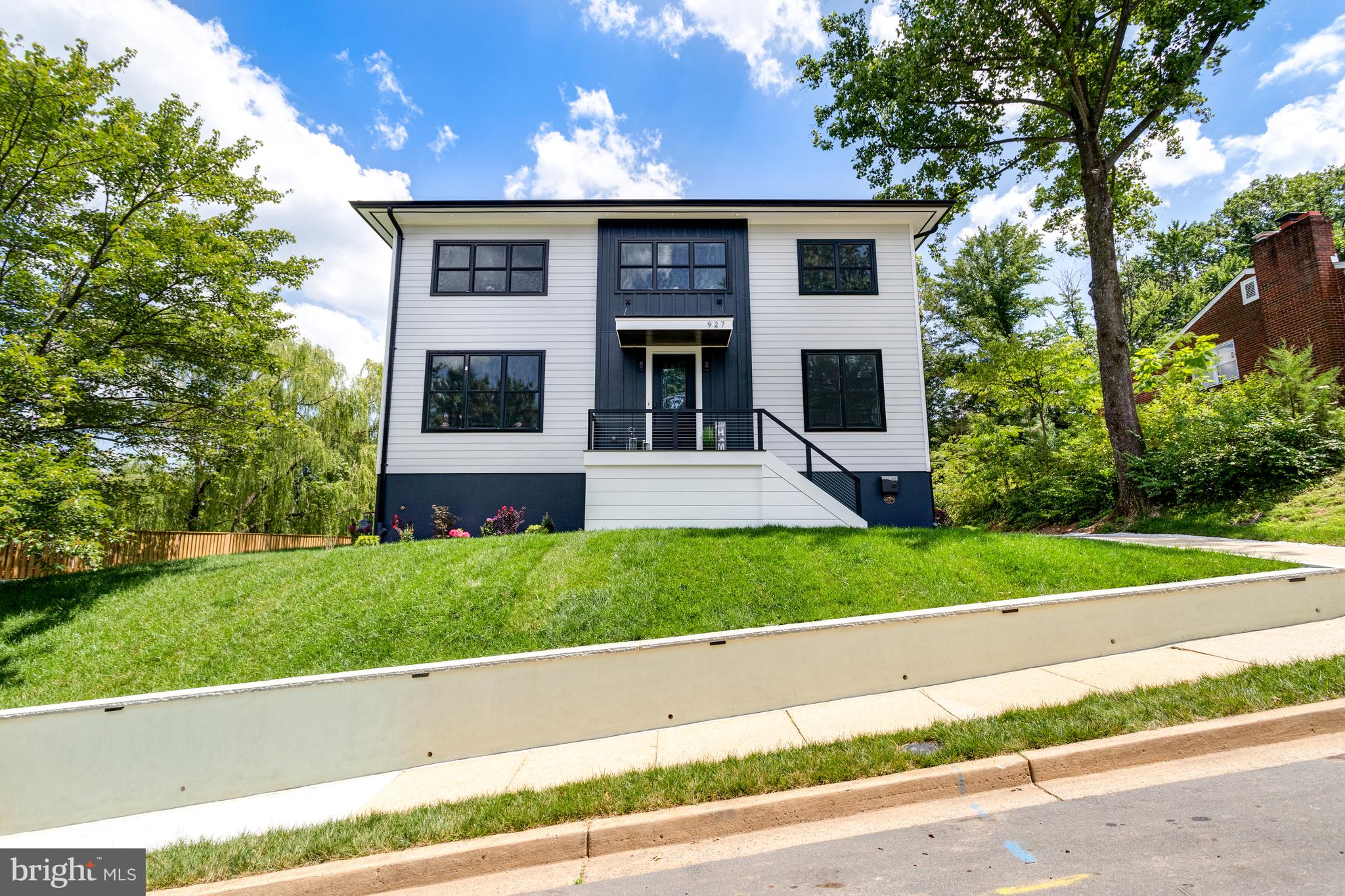 MADISON MANOR - Residential