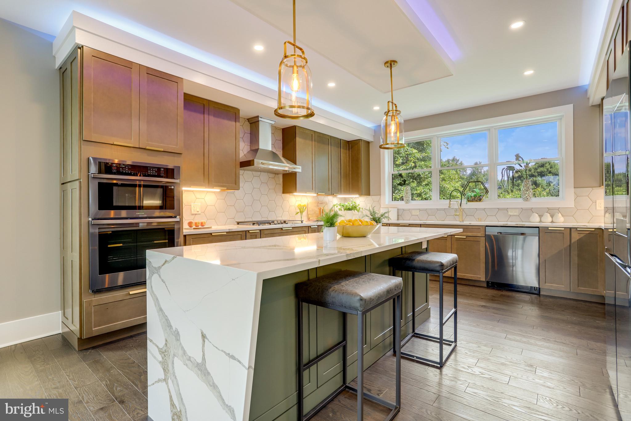 MADISON MANOR - Residential