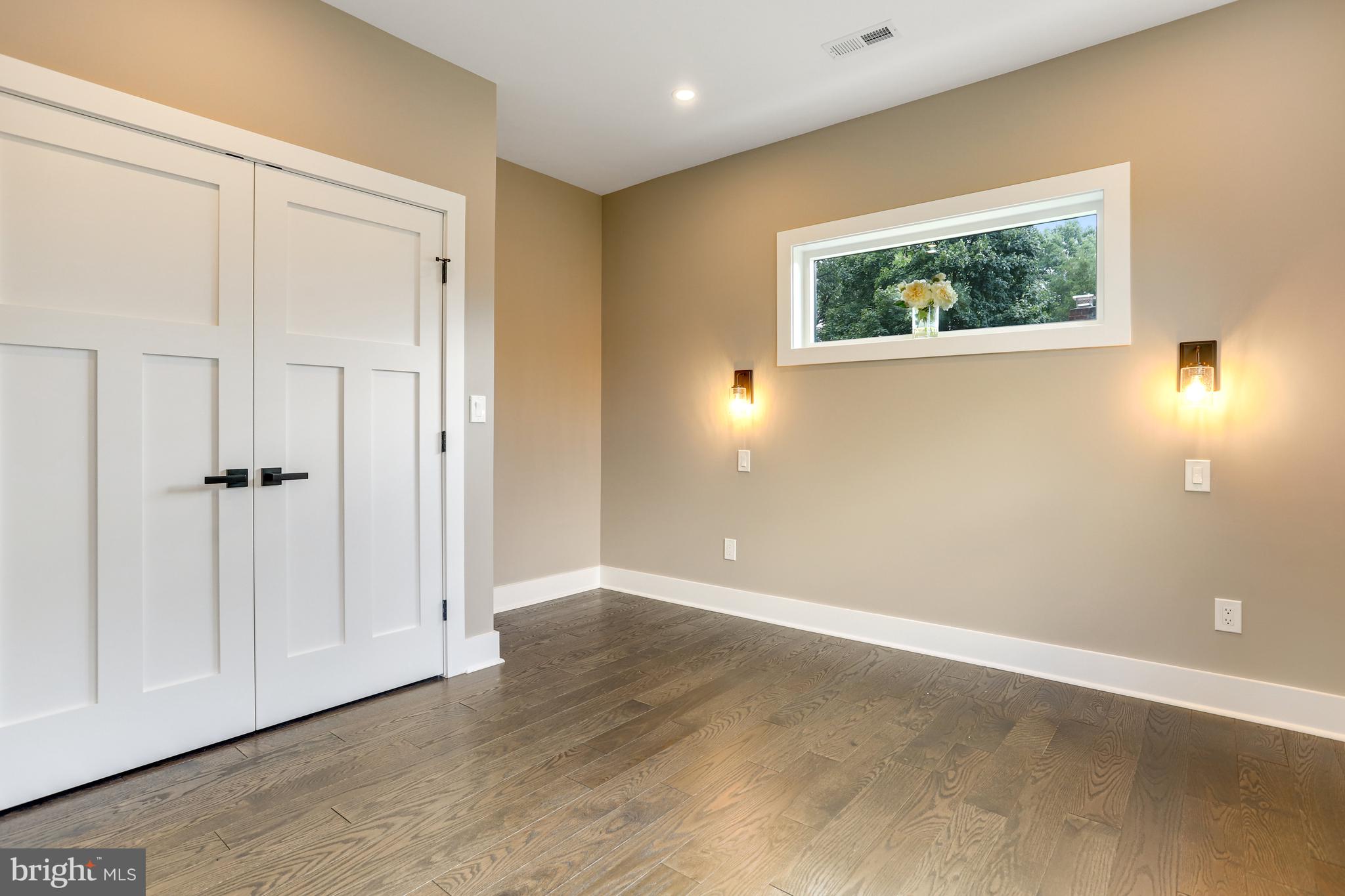 MADISON MANOR - Residential