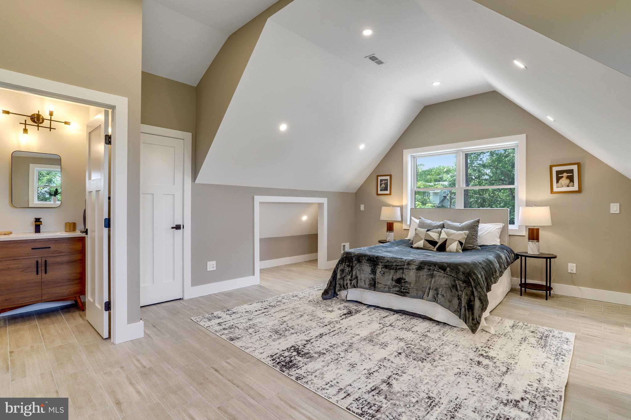 MADISON MANOR - Residential