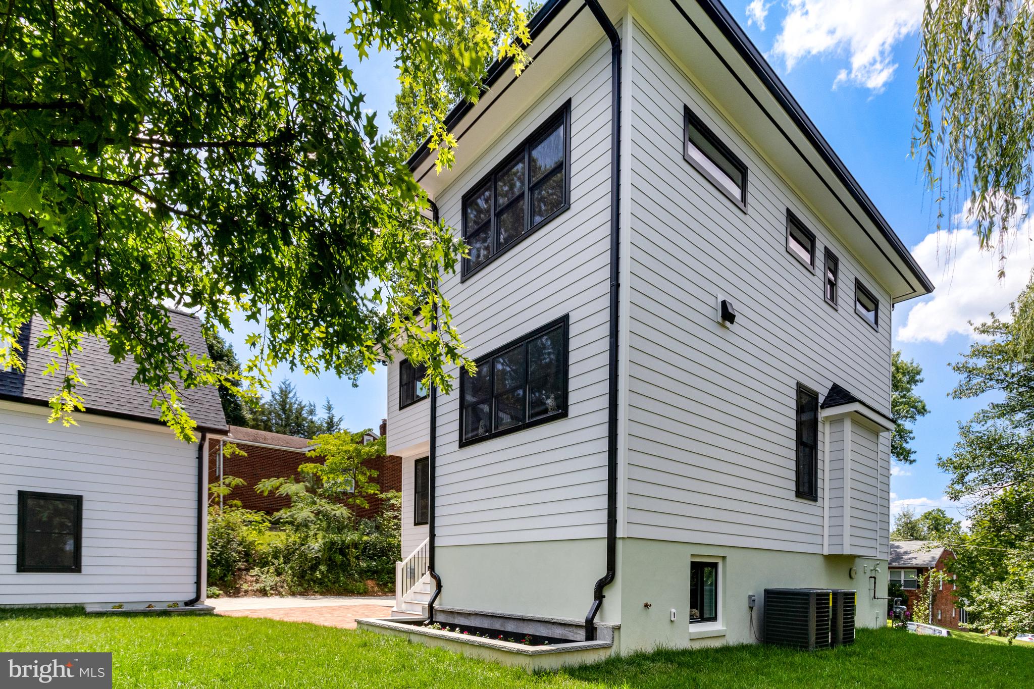 MADISON MANOR - Residential