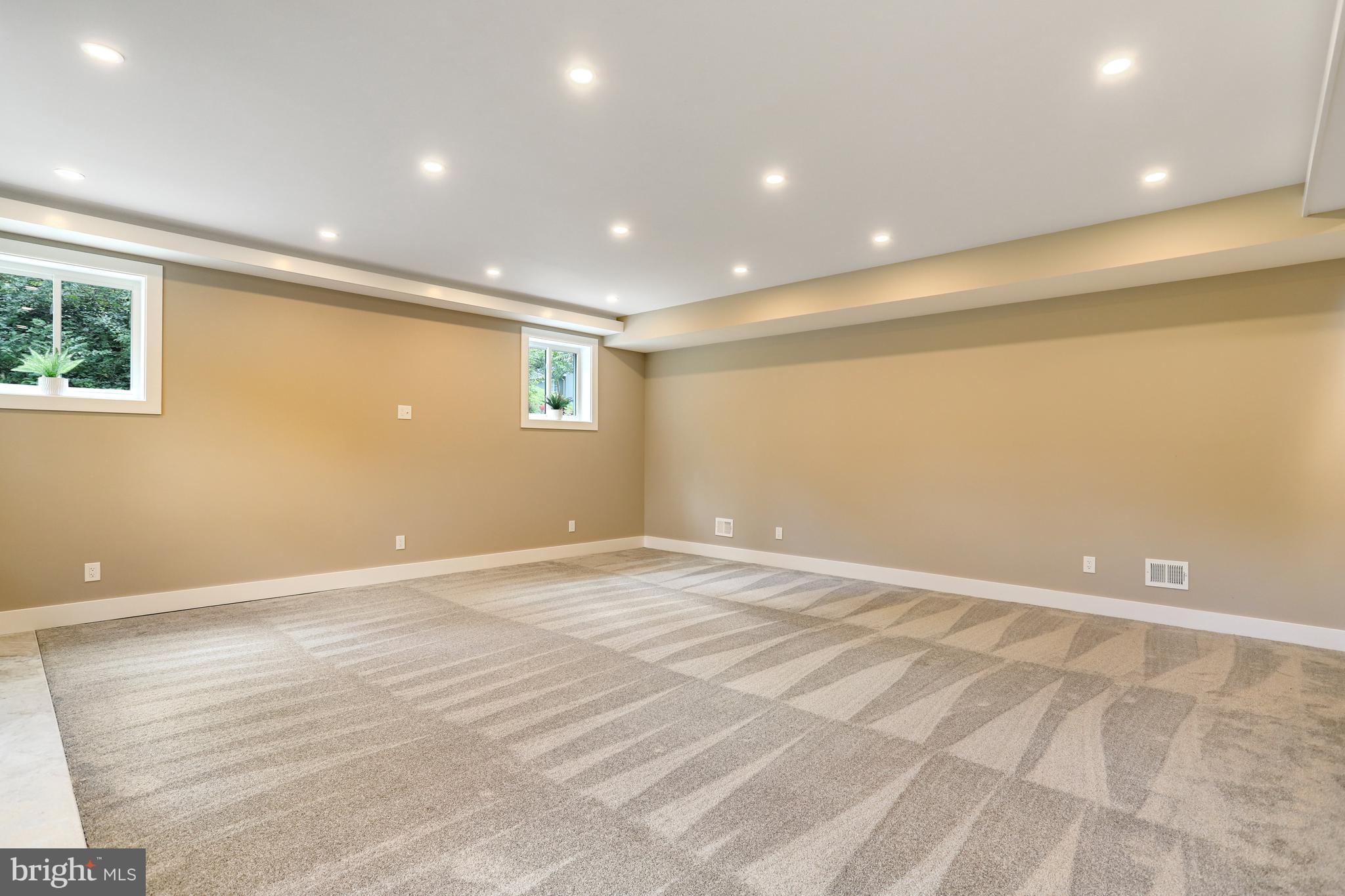 MADISON MANOR - Residential