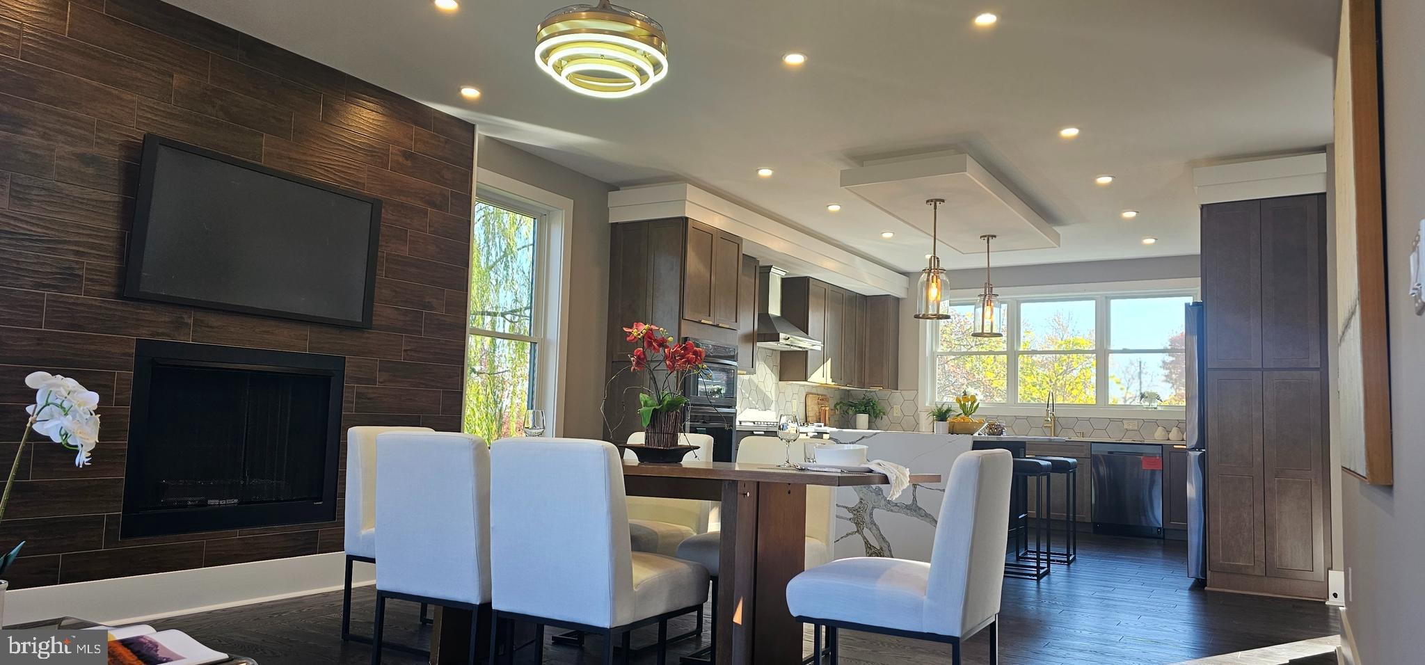 MADISON MANOR - Residential