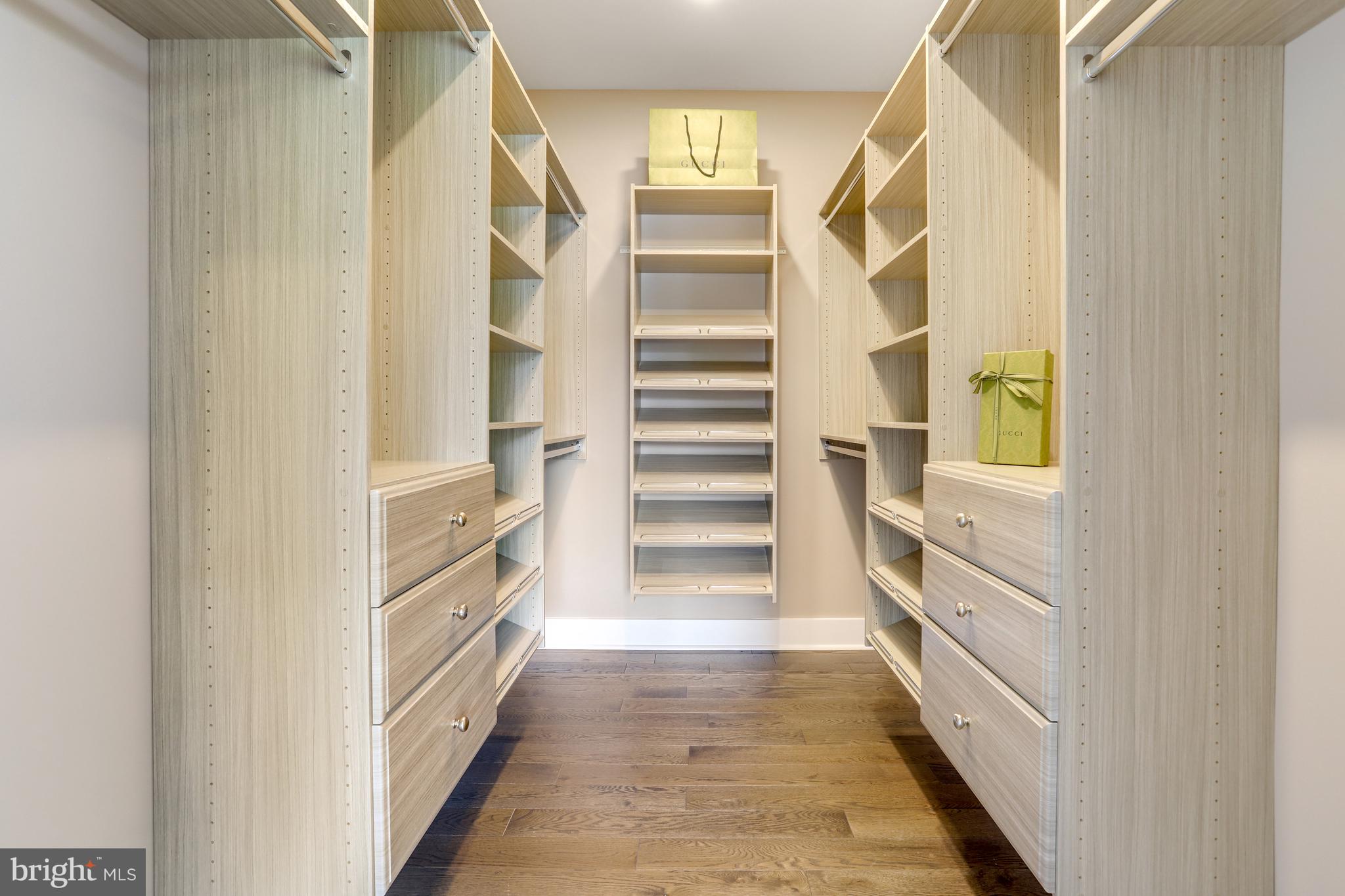 MADISON MANOR - Residential