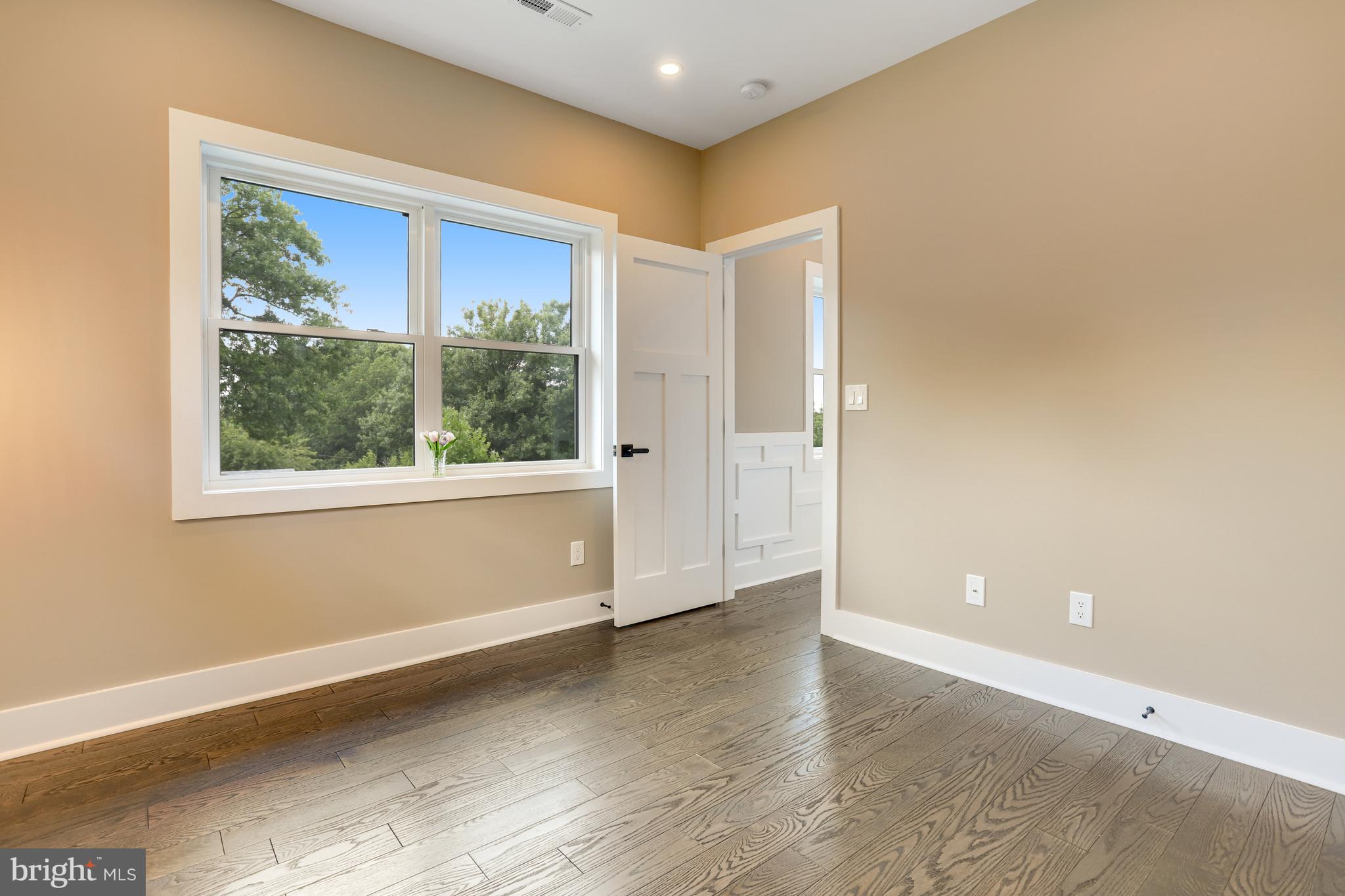 MADISON MANOR - Residential