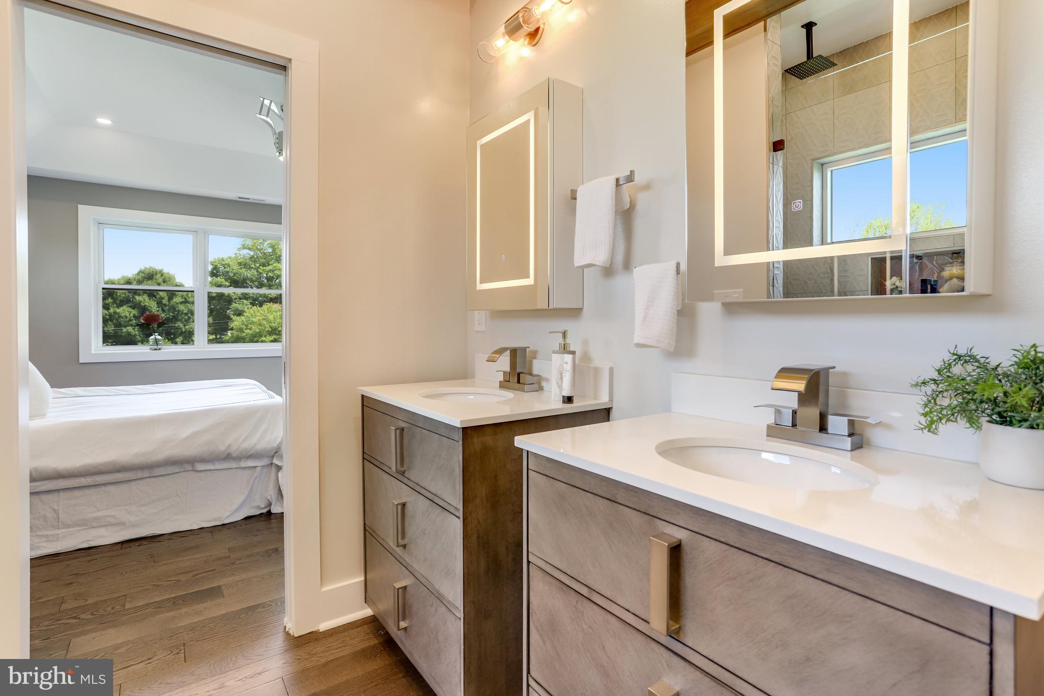 MADISON MANOR - Residential