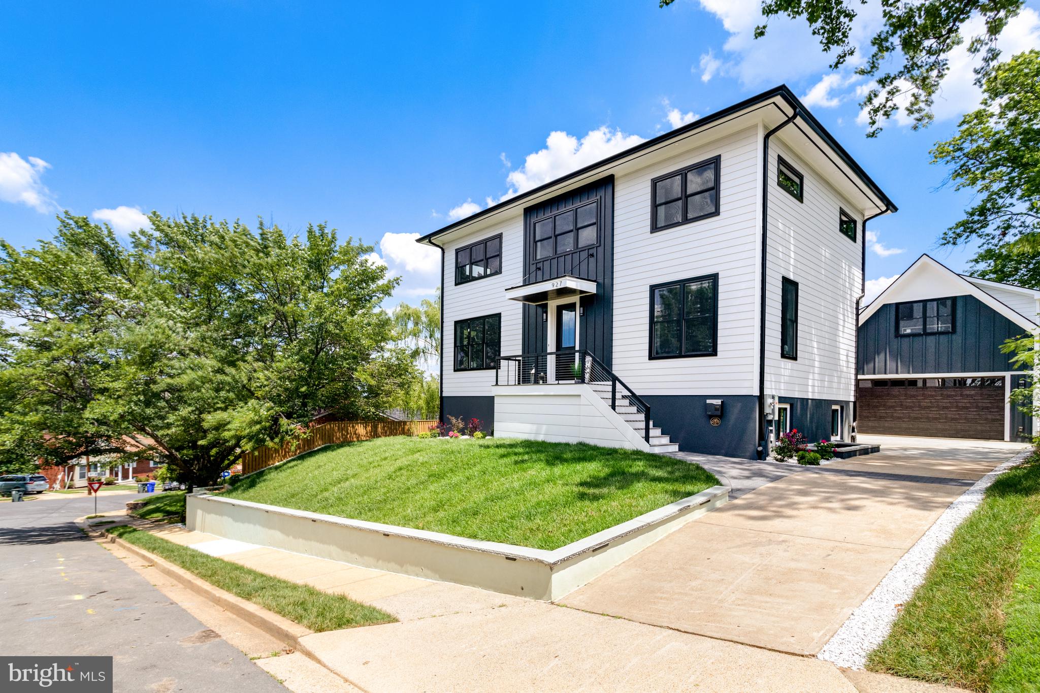 MADISON MANOR - Residential