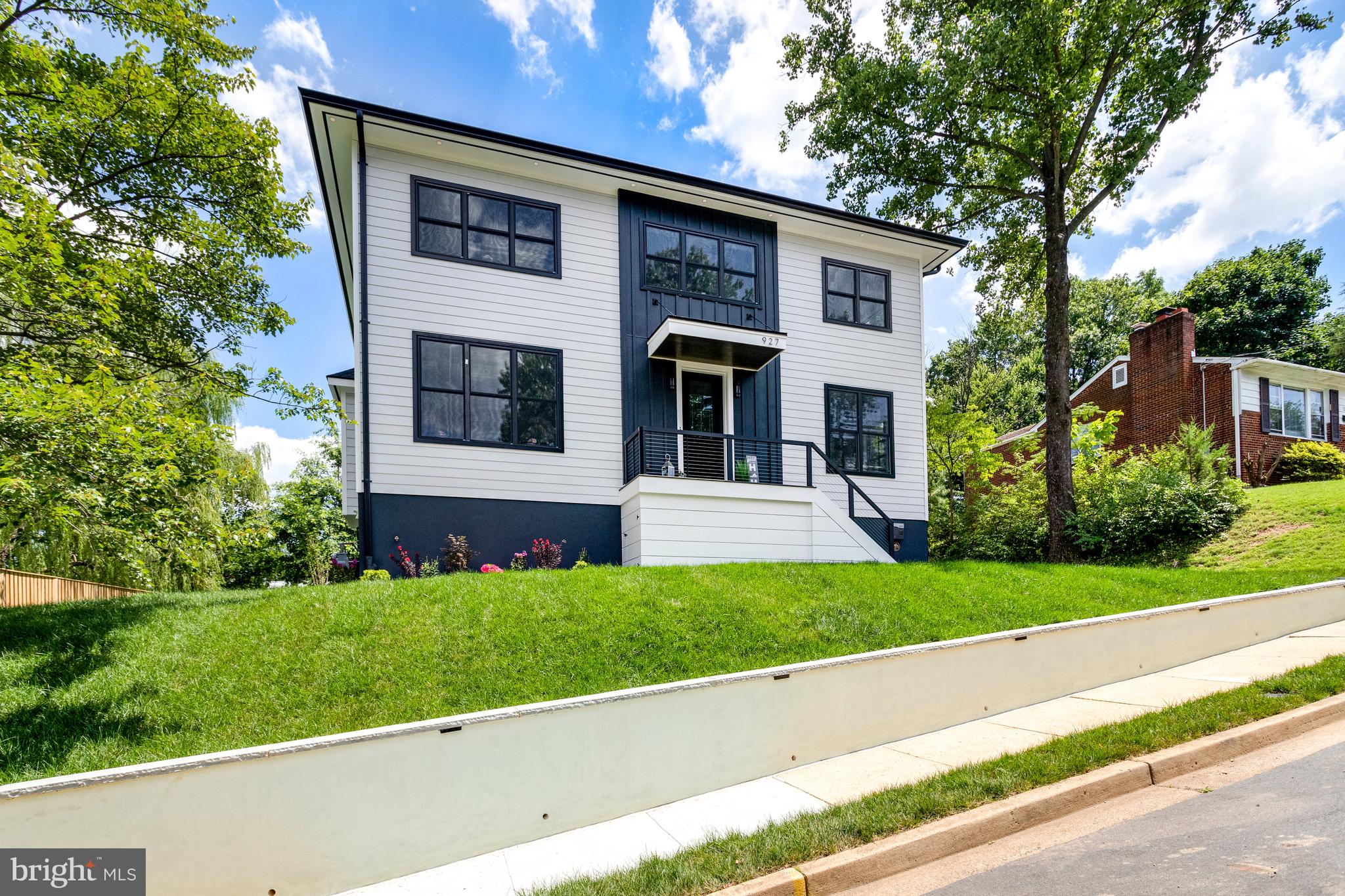 MADISON MANOR - Residential