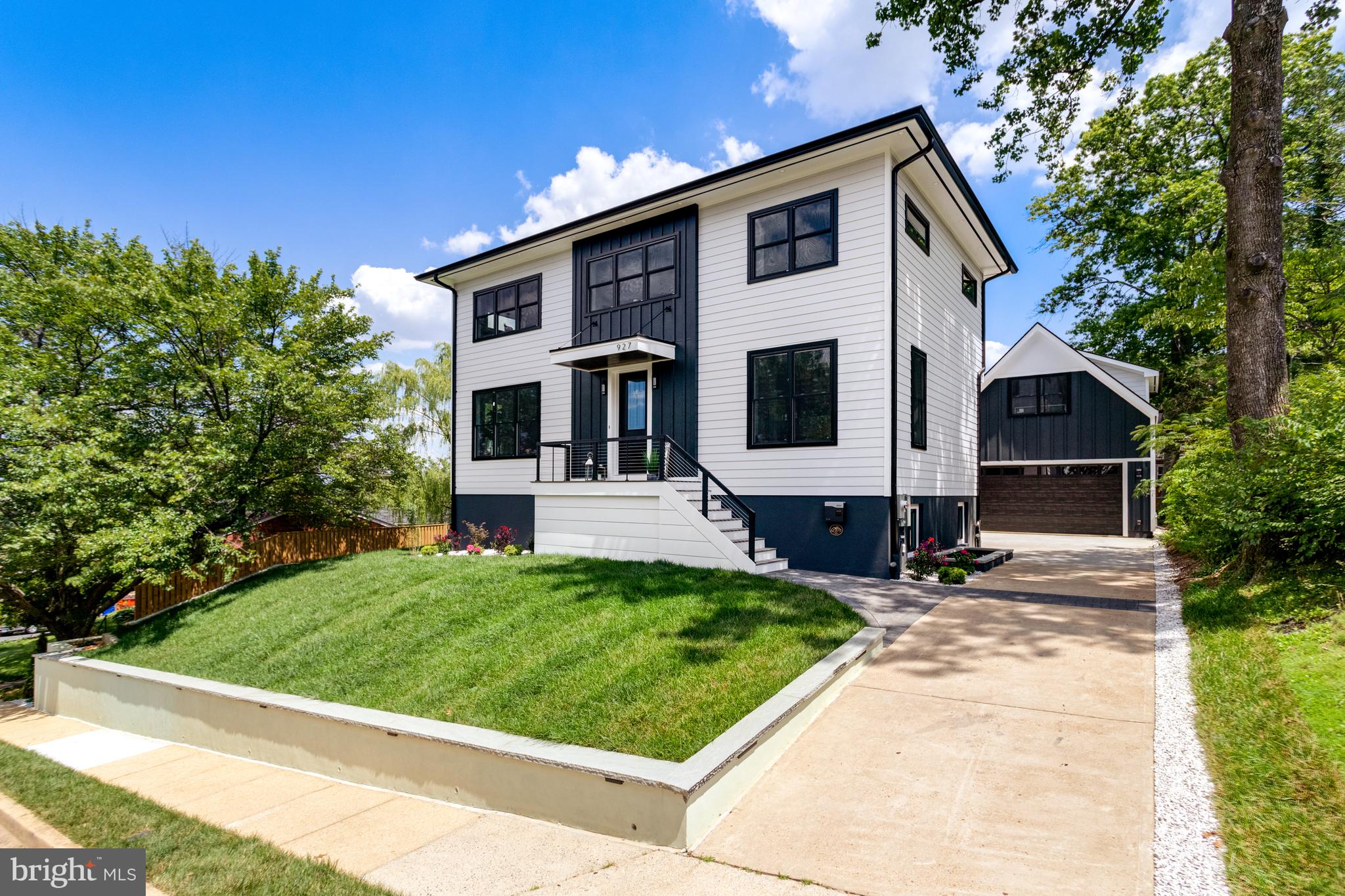 MADISON MANOR - Residential