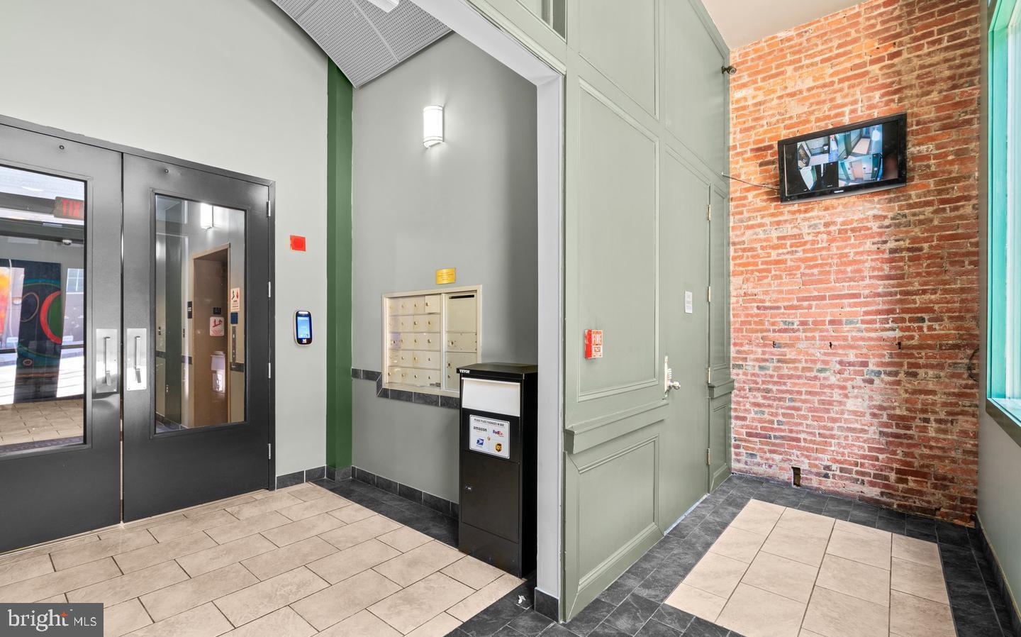 22 S HOWARD STREET R-201