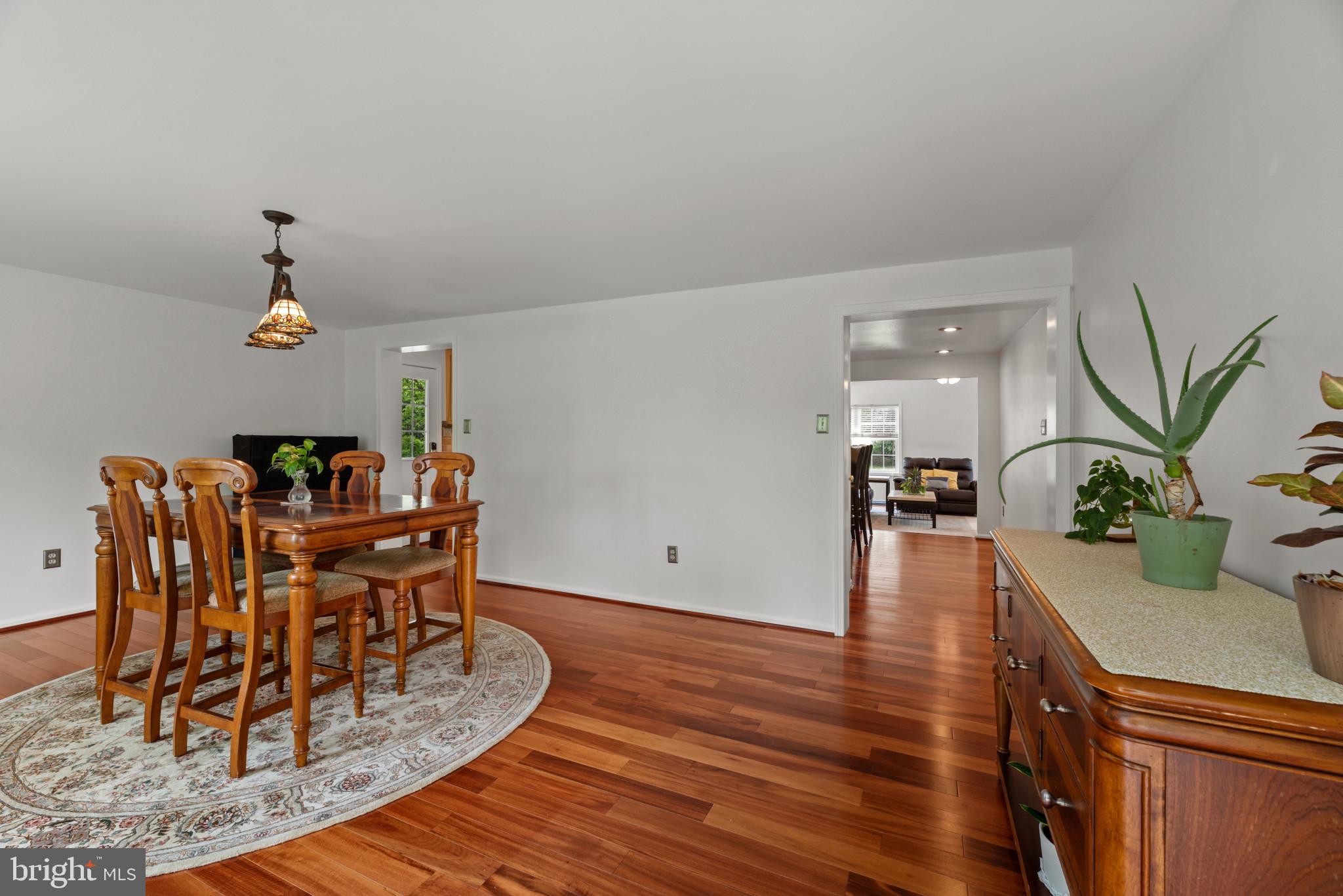 MONTGOMERY KNOLLS - Residential