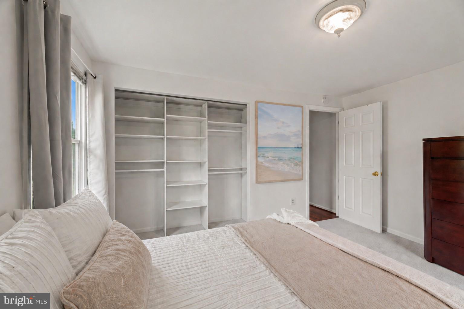 MONTGOMERY KNOLLS - Residential