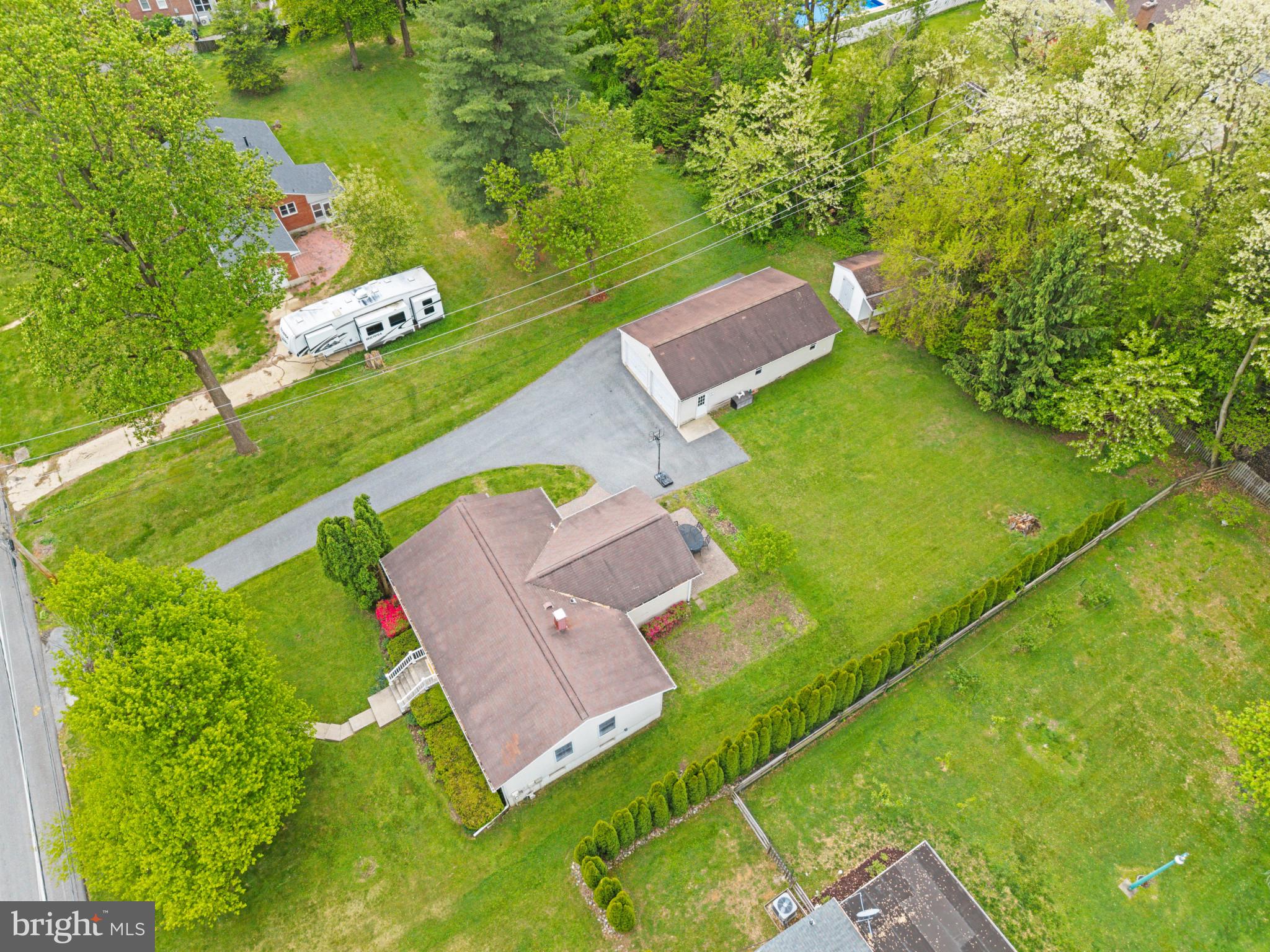 MONTGOMERY KNOLLS - Residential