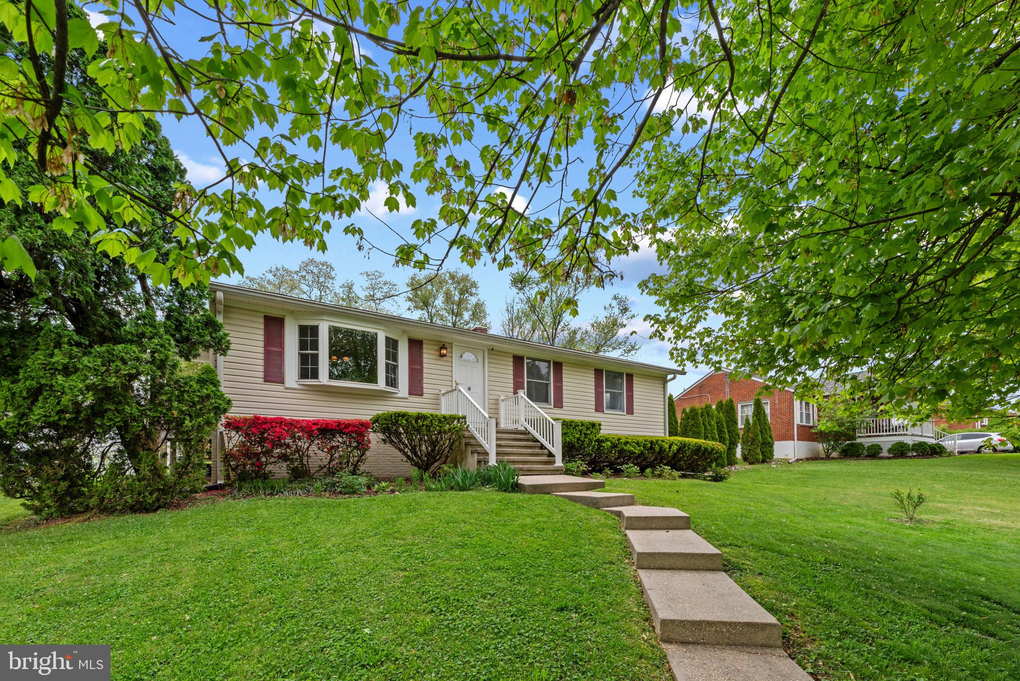 MONTGOMERY KNOLLS - Residential