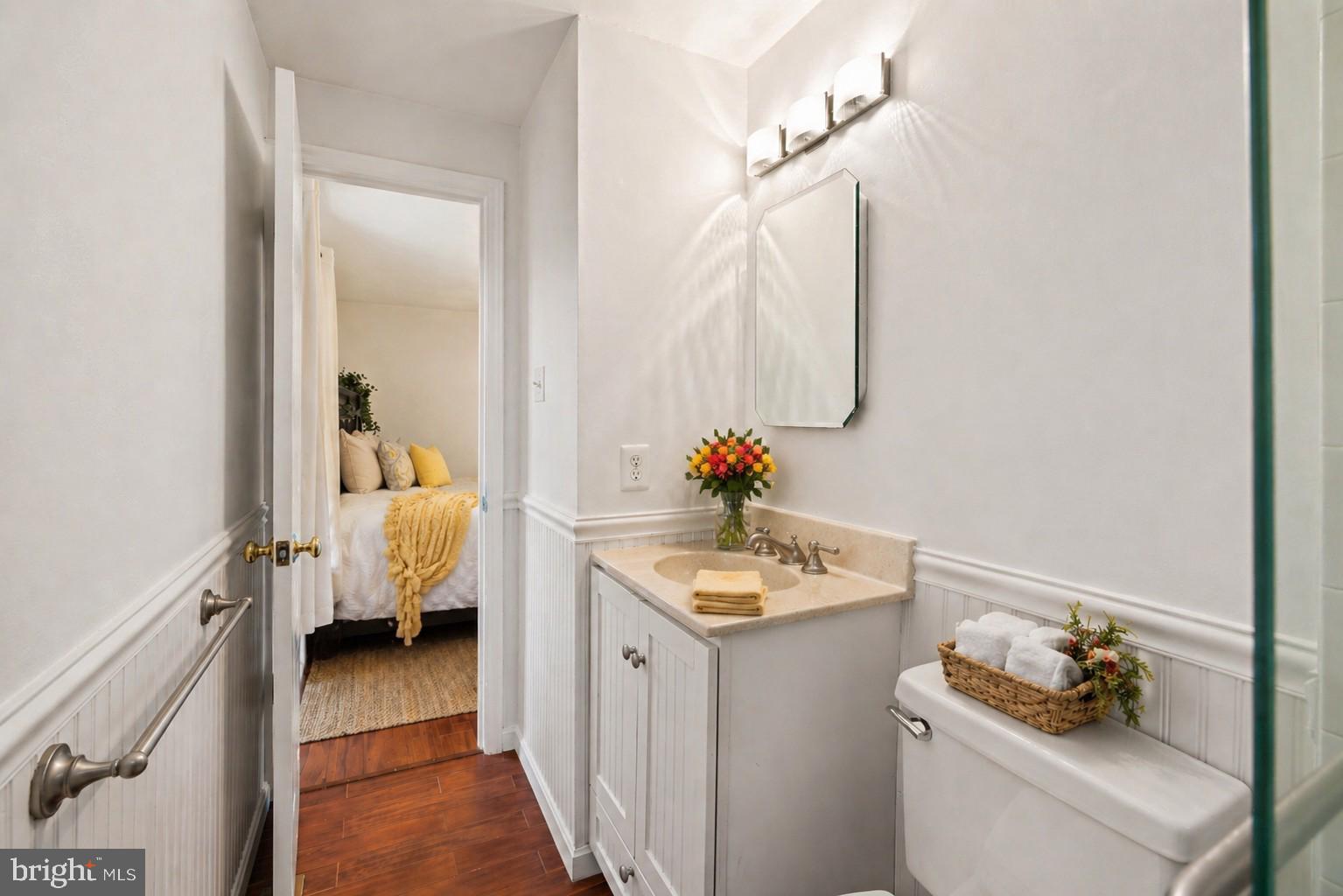 MONTGOMERY KNOLLS - Residential