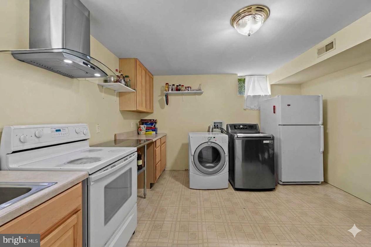 MONTGOMERY KNOLLS - Residential