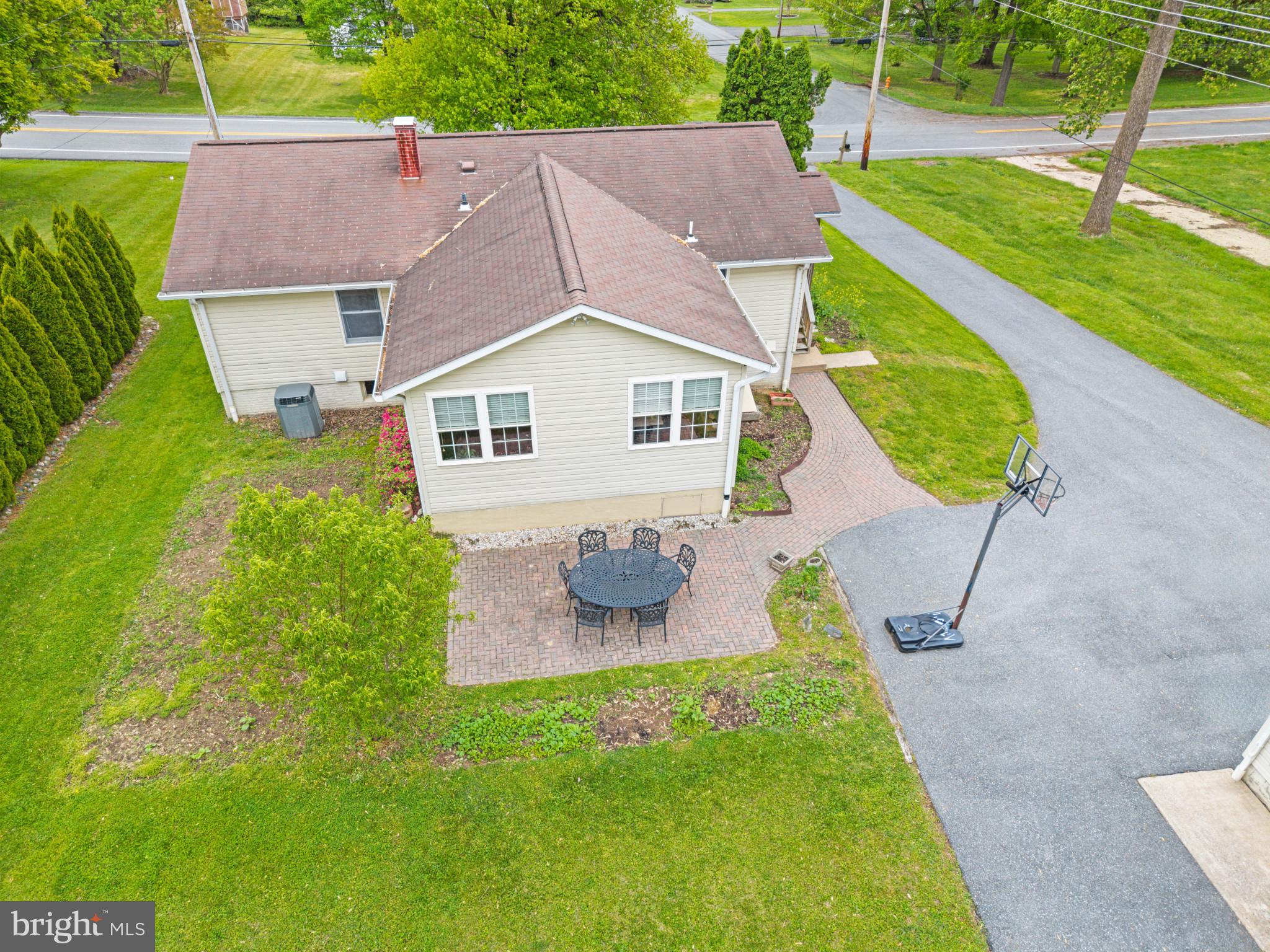 MONTGOMERY KNOLLS - Residential