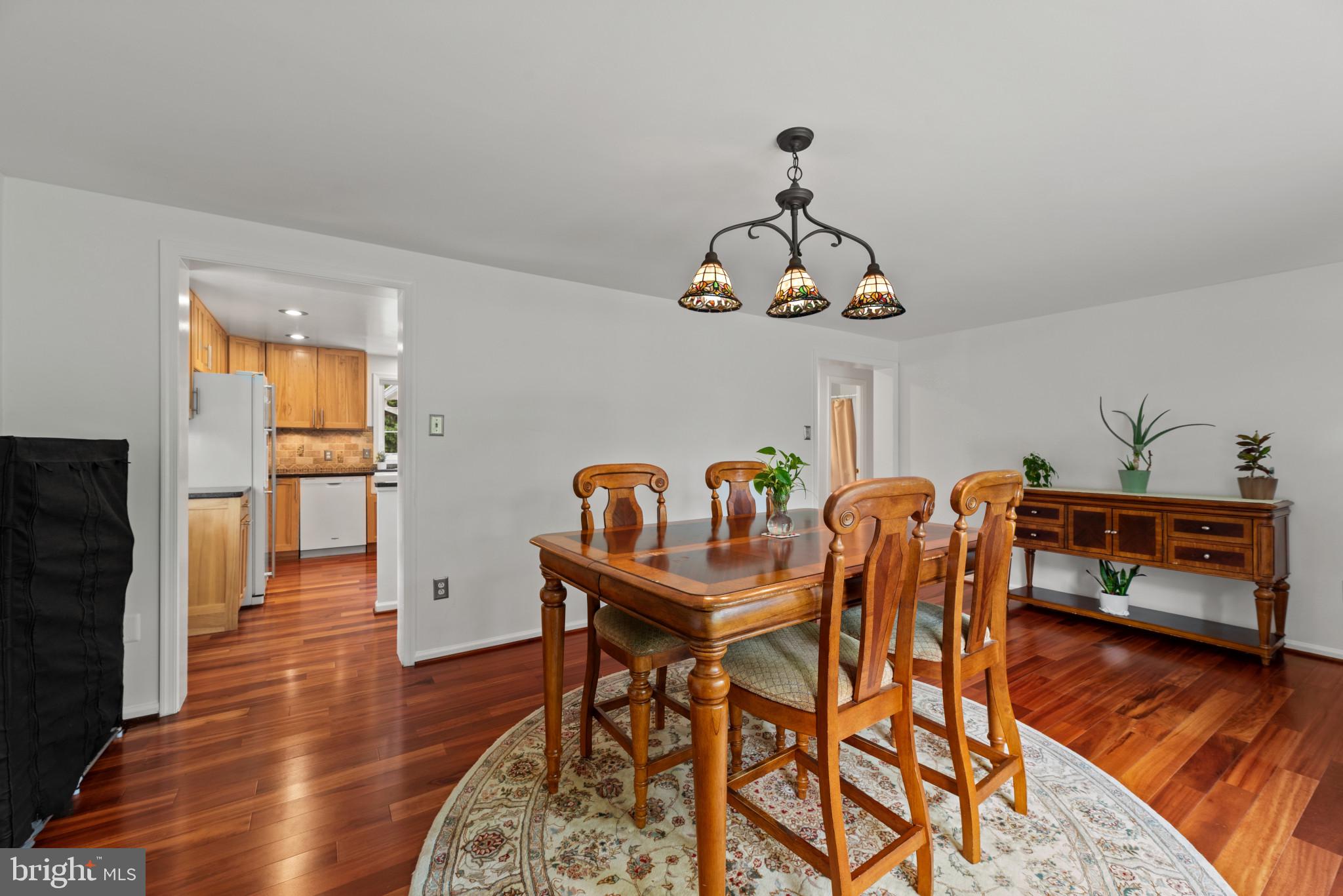 MONTGOMERY KNOLLS - Residential