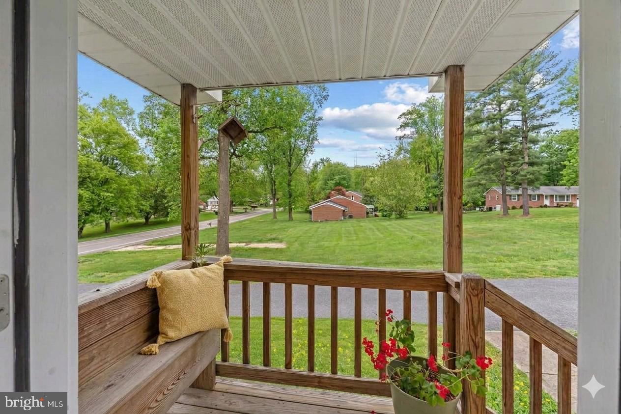 MONTGOMERY KNOLLS - Residential