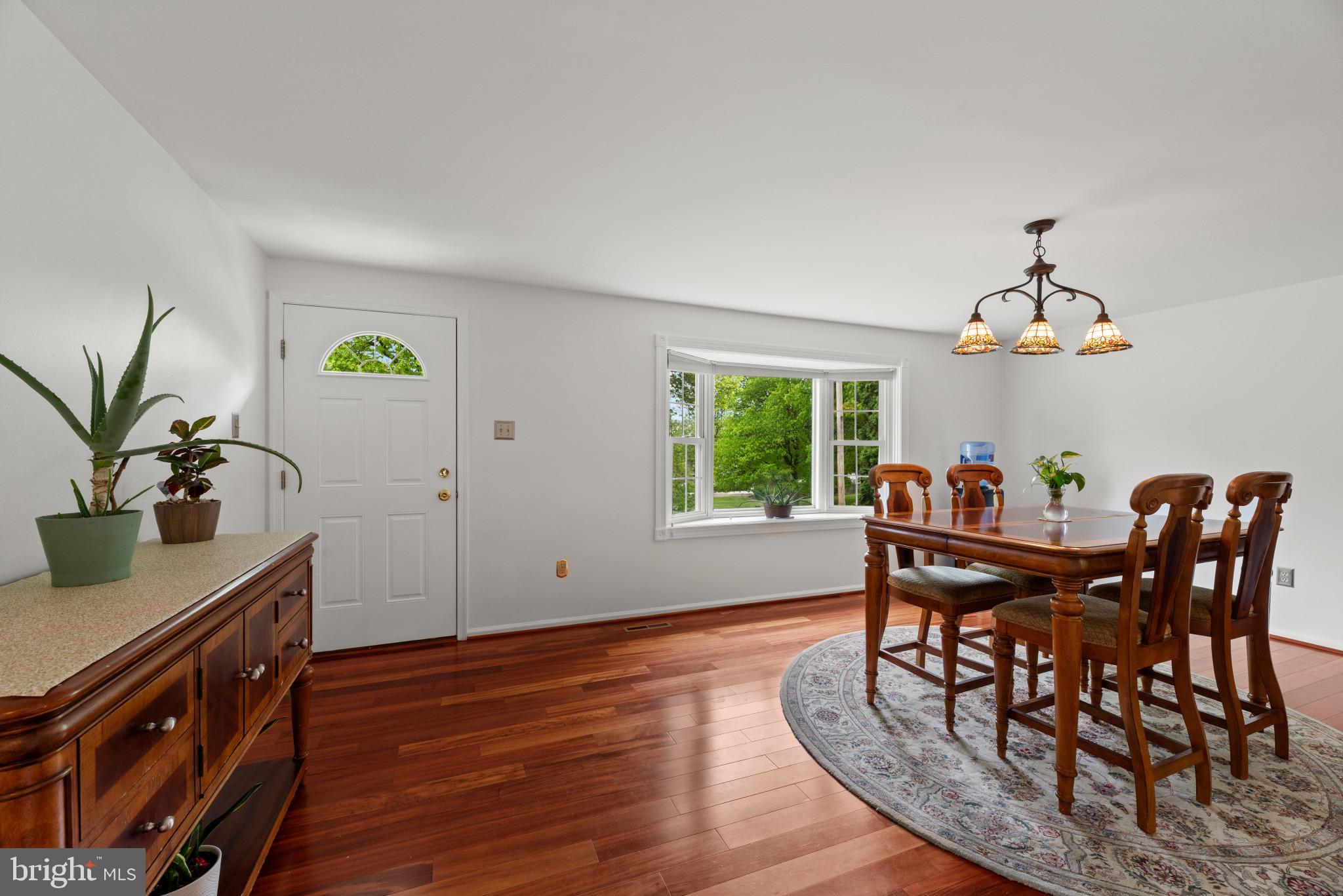 MONTGOMERY KNOLLS - Residential