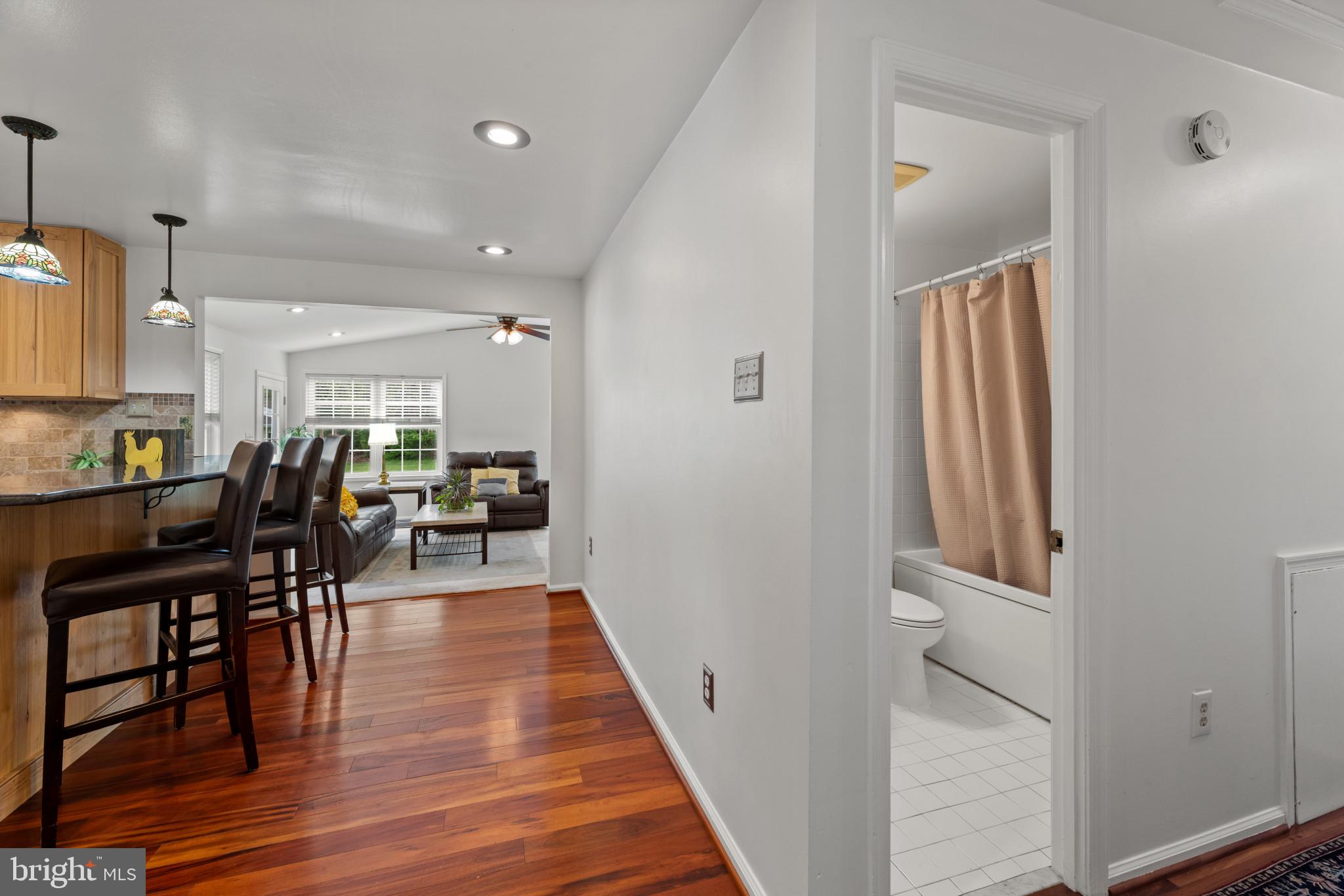 MONTGOMERY KNOLLS - Residential