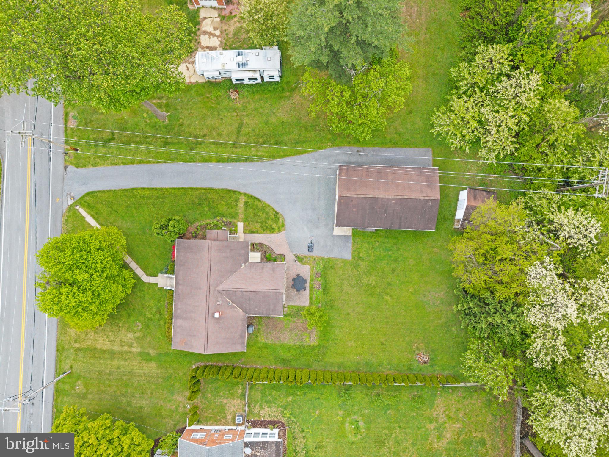 MONTGOMERY KNOLLS - Residential