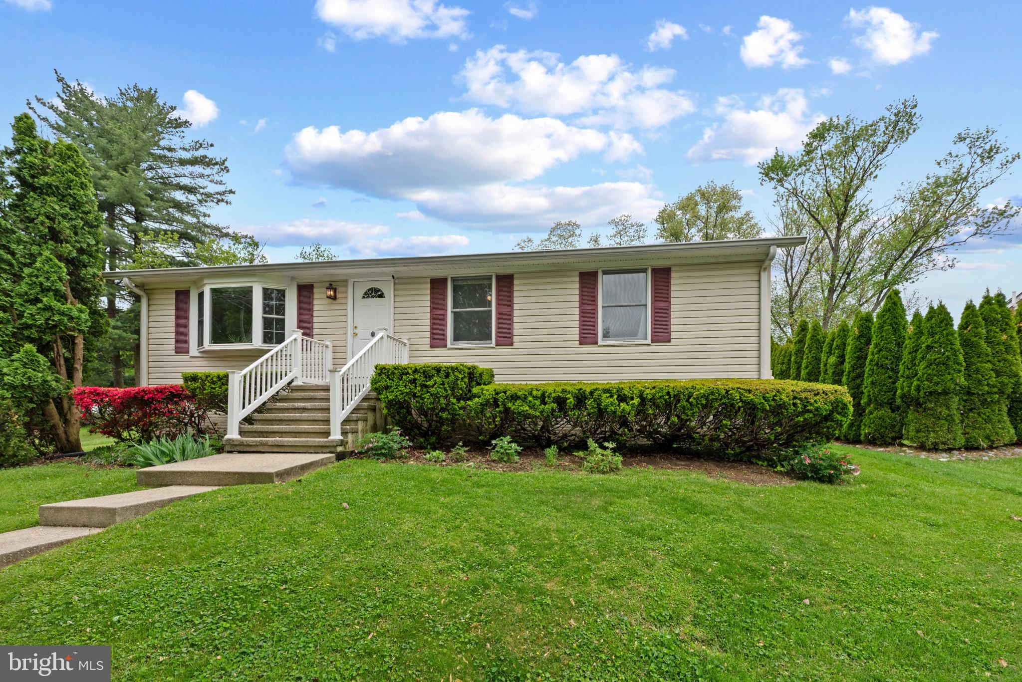 MONTGOMERY KNOLLS - Residential