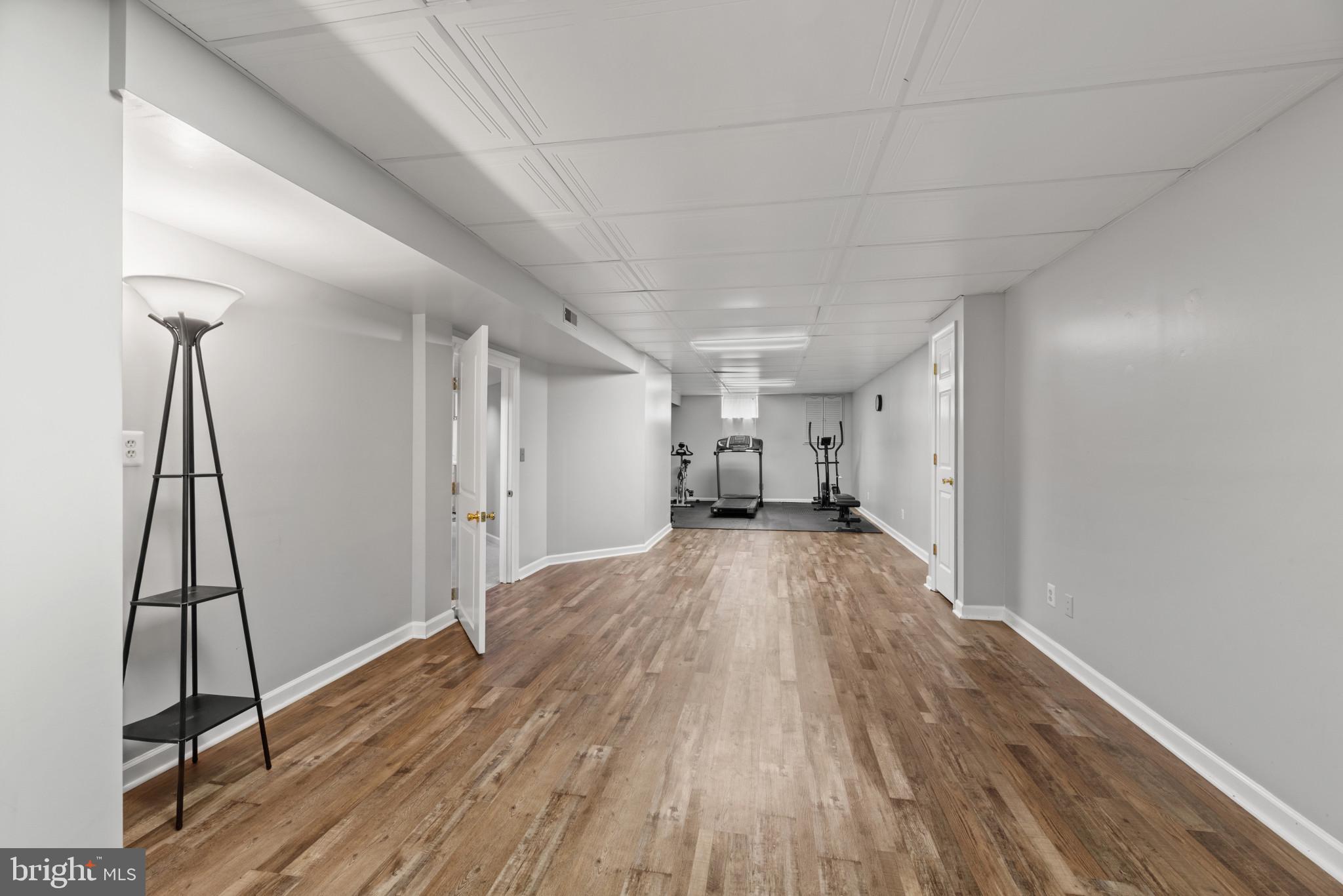 MONTGOMERY KNOLLS - Residential