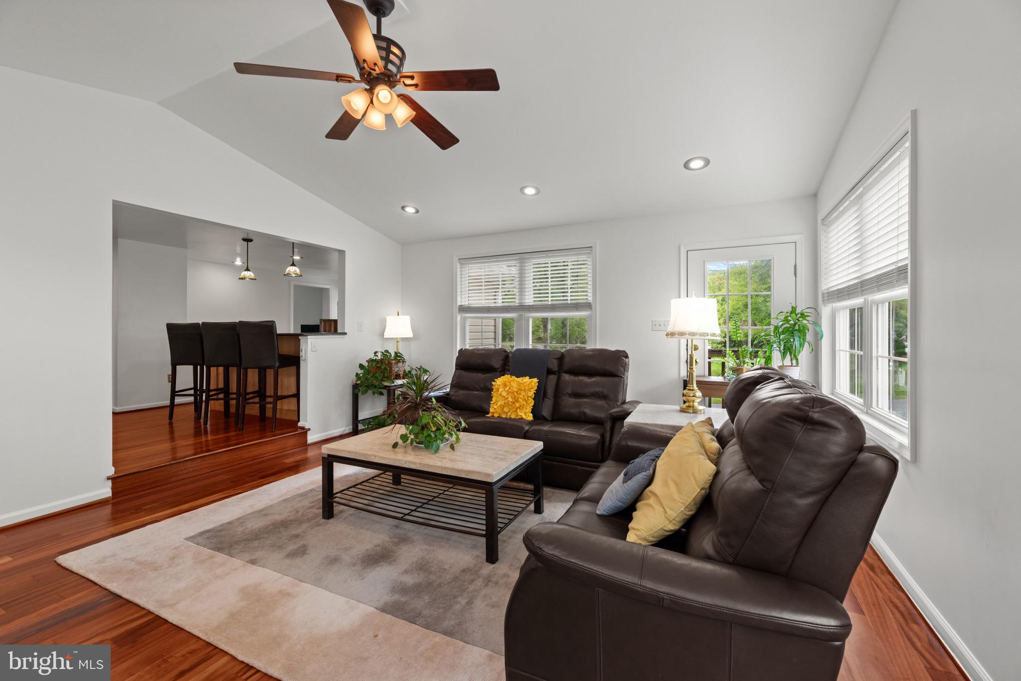 MONTGOMERY KNOLLS - Residential