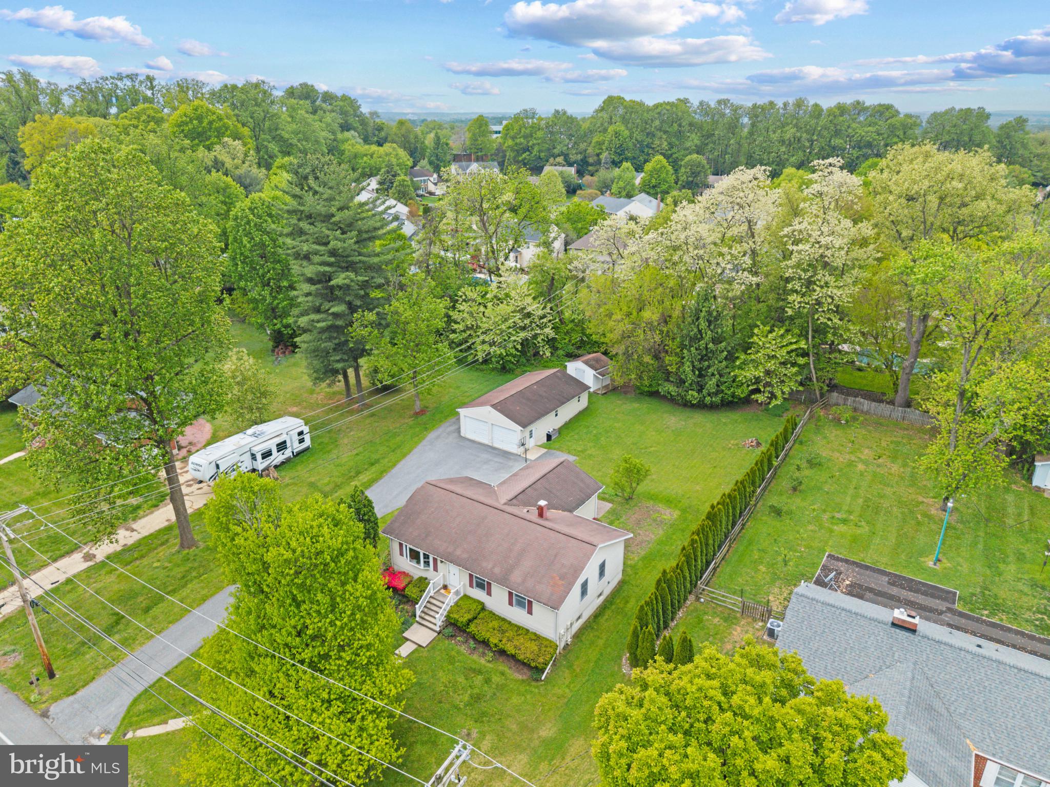 MONTGOMERY KNOLLS - Residential