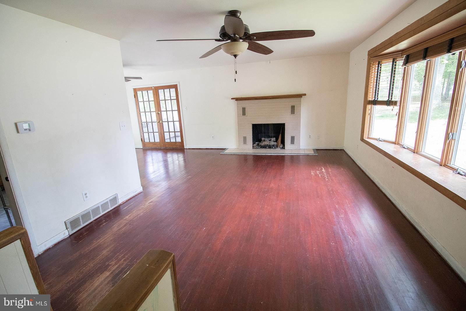 TOWN CREEK MANOR - Residential