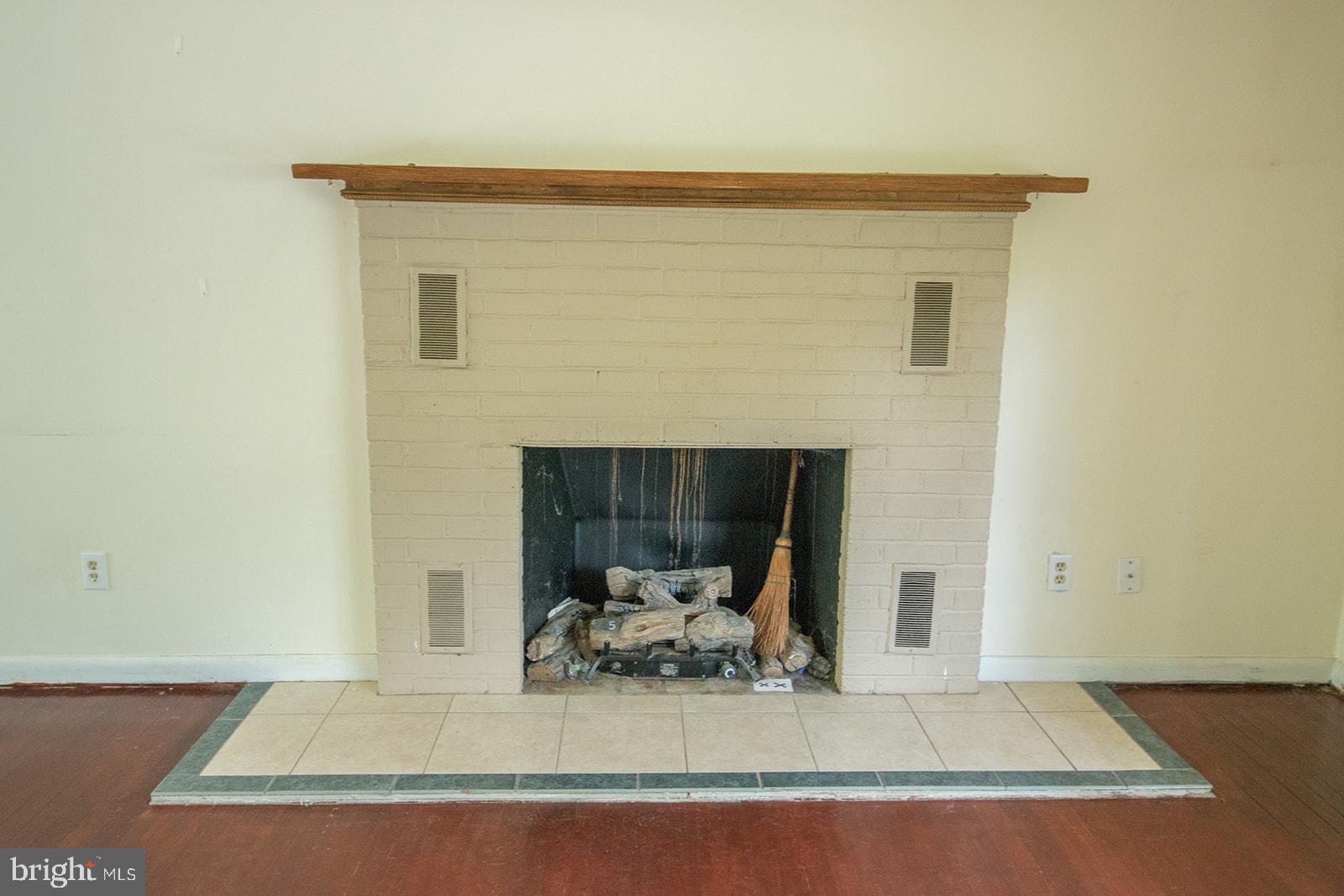 TOWN CREEK MANOR - Residential