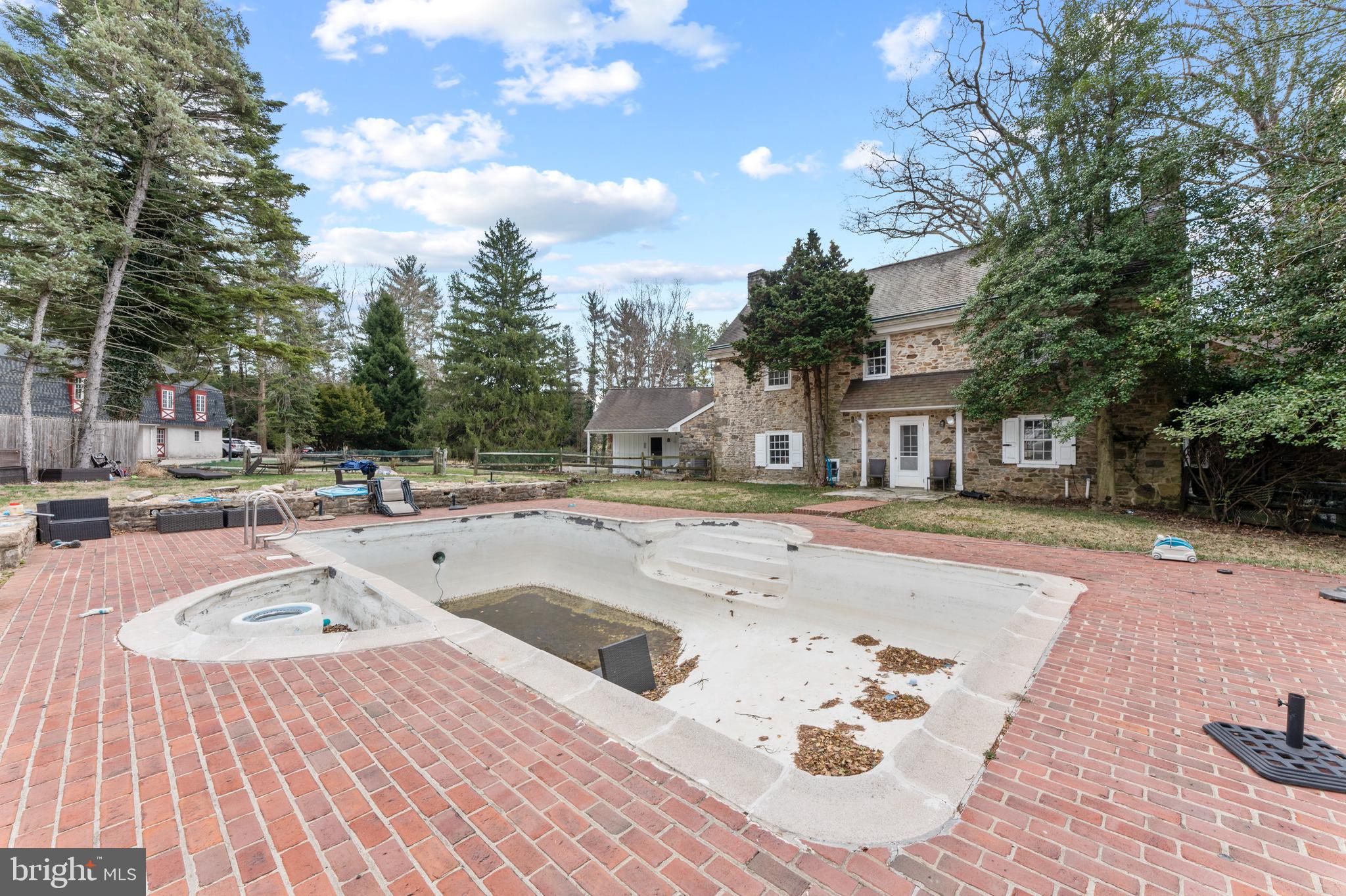 HUNTINGDON VALLEY - Residential