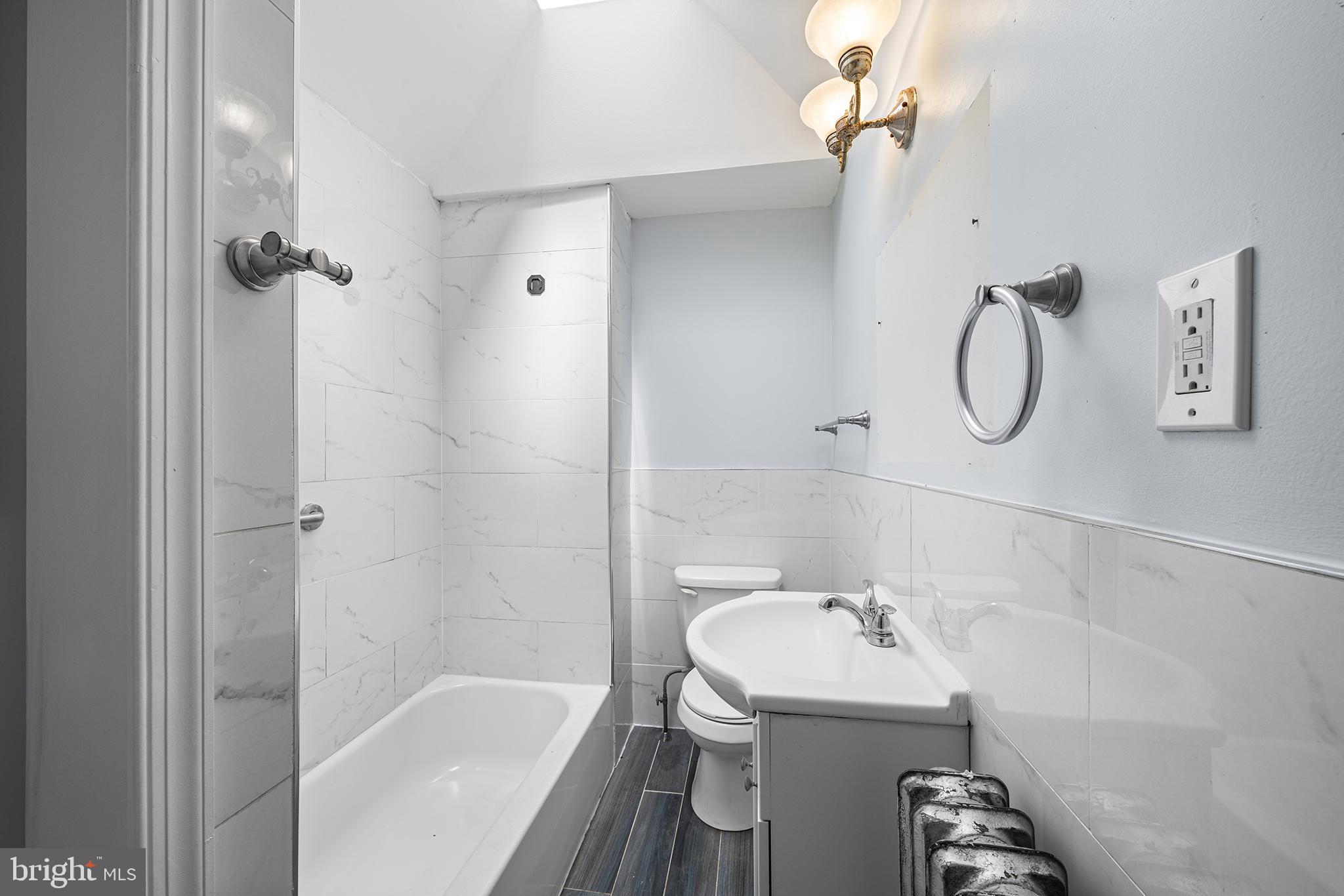 LAWNCREST - Residential