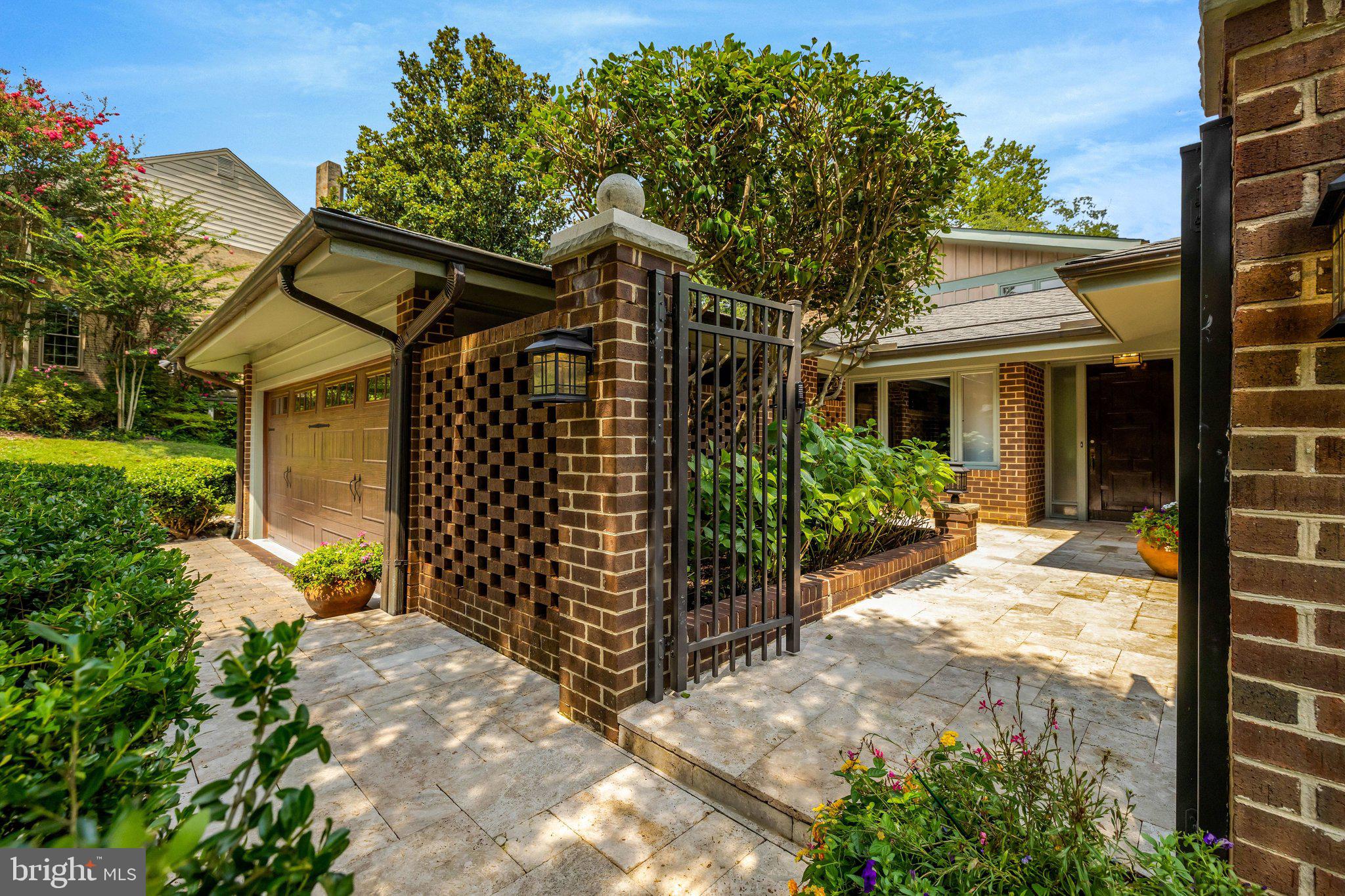 6952 KYLEAKIN COURT