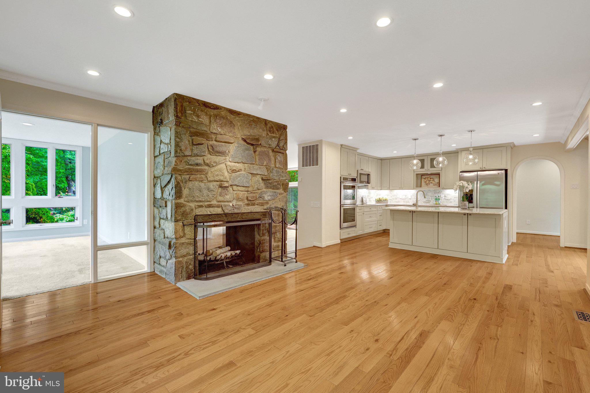 6952 KYLEAKIN COURT