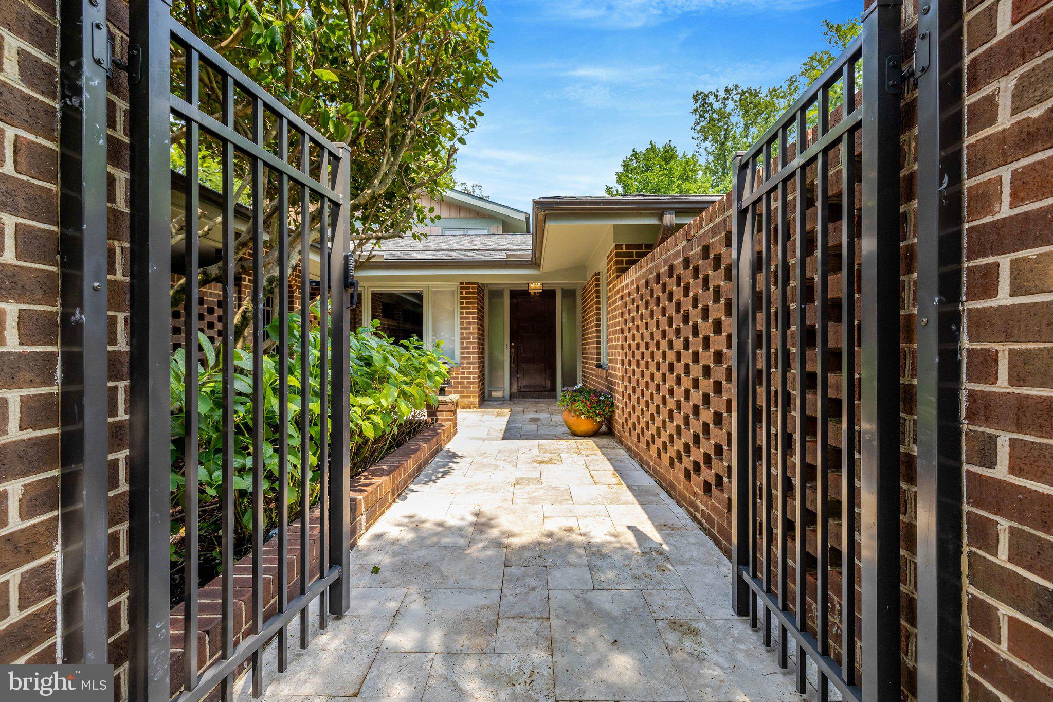 6952 KYLEAKIN COURT