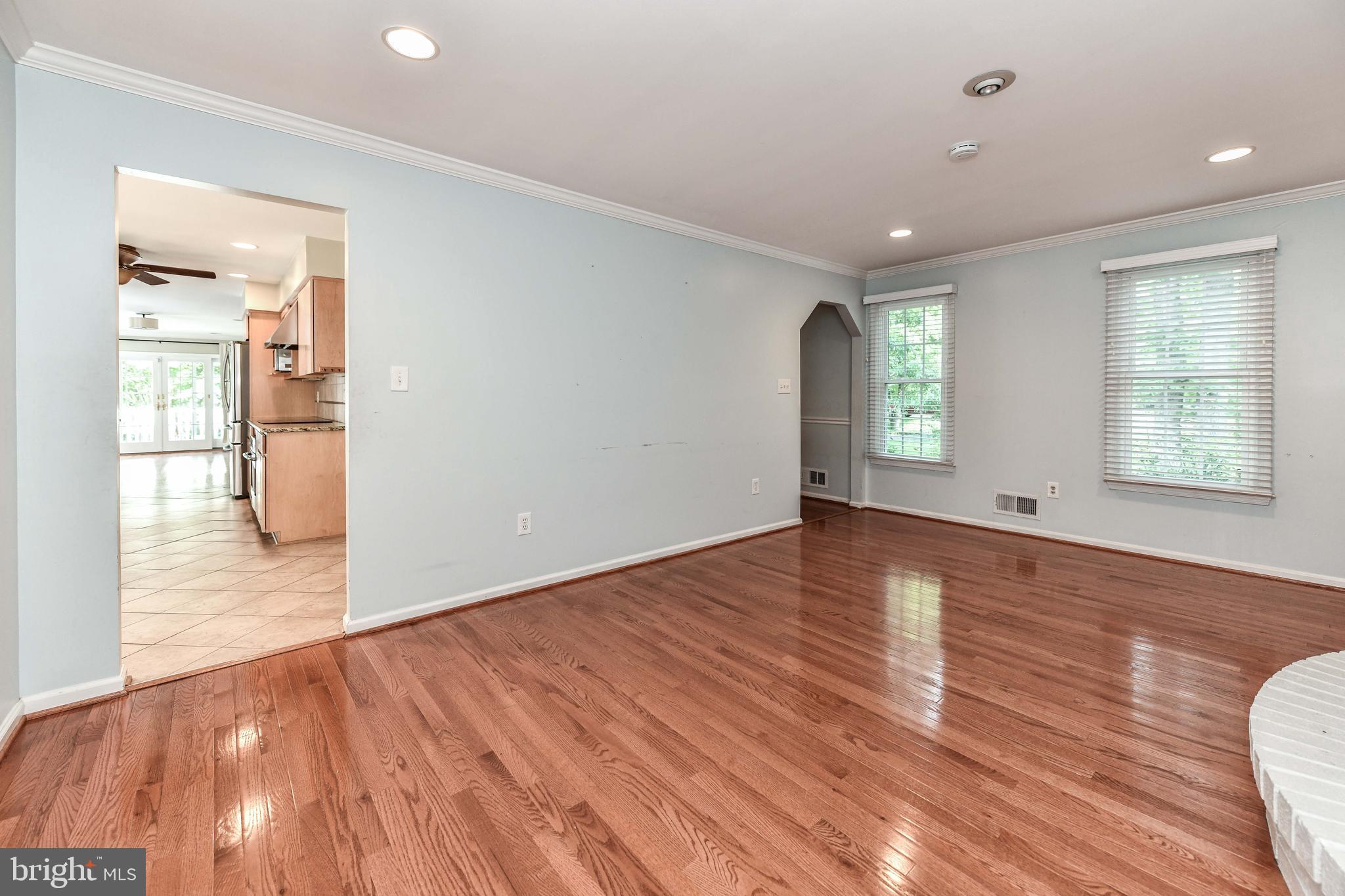 HOLLY KNOLL - Residential Lease