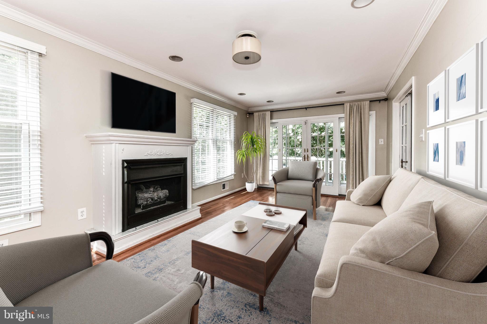 HOLLY KNOLL - Residential Lease