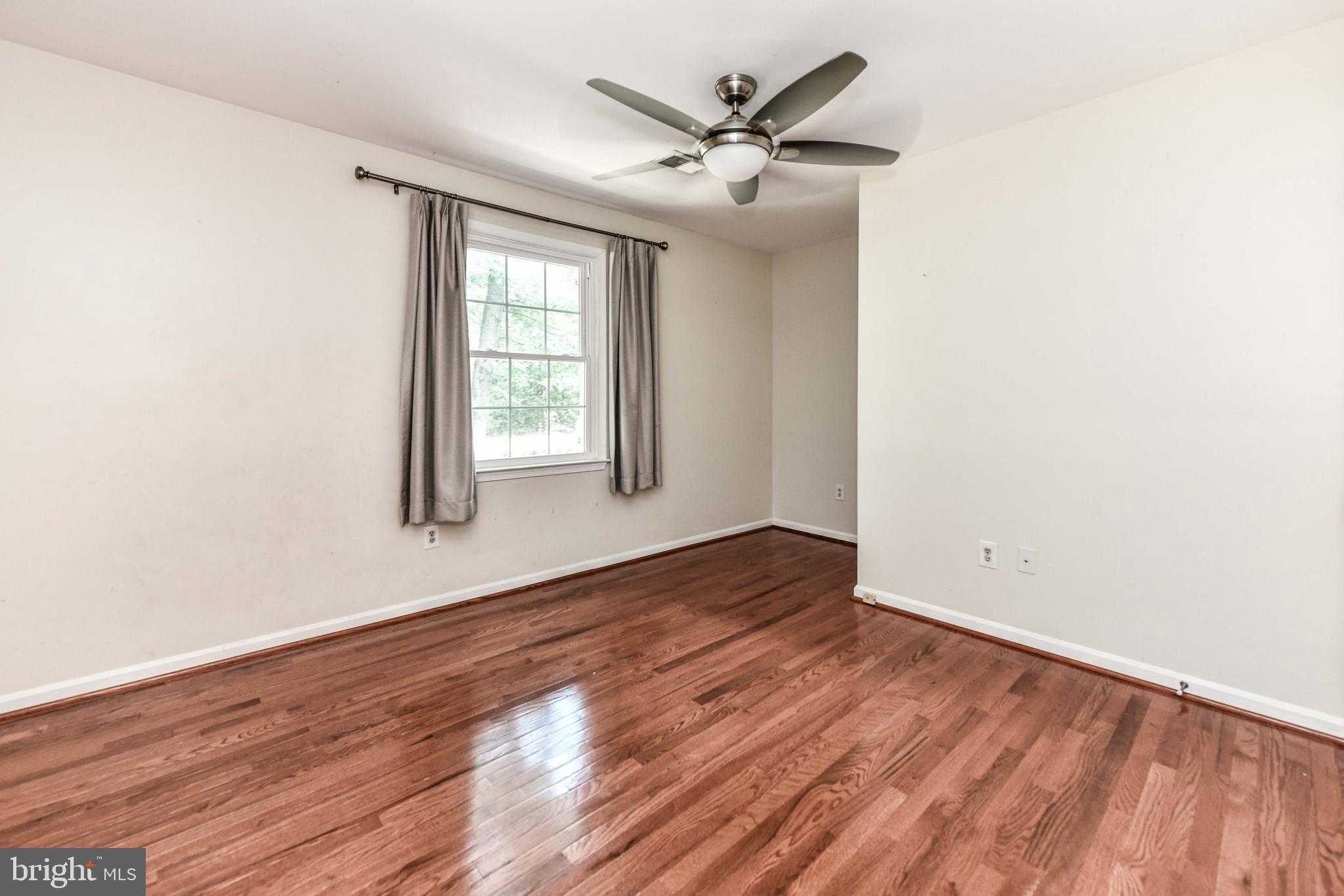 HOLLY KNOLL - Residential Lease