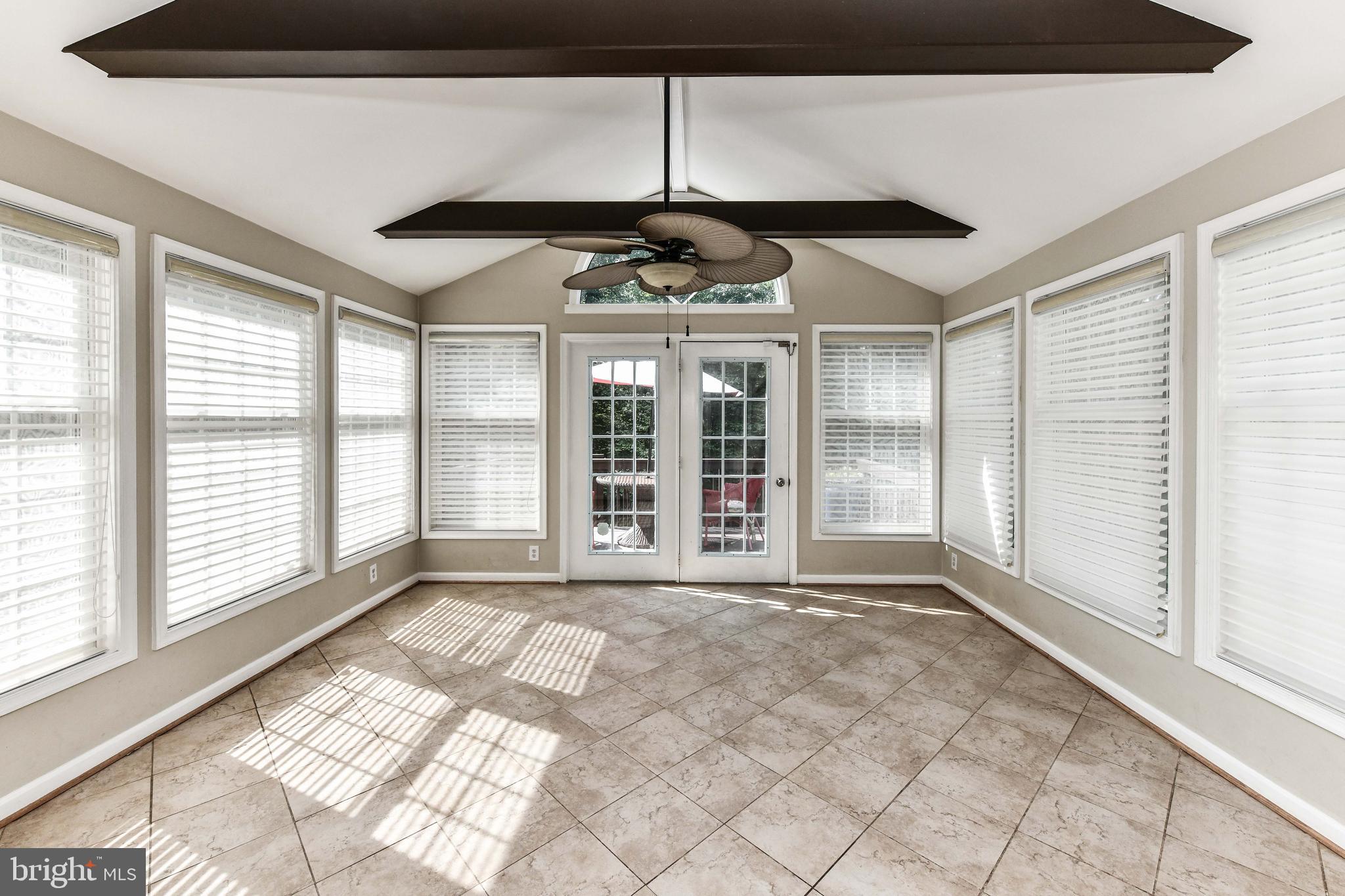 HOLLY KNOLL - Residential Lease