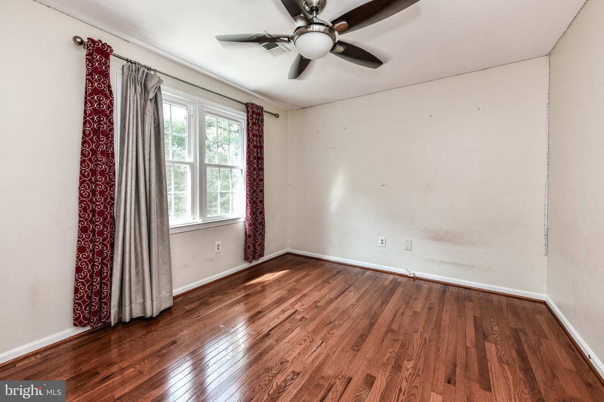 HOLLY KNOLL - Residential Lease