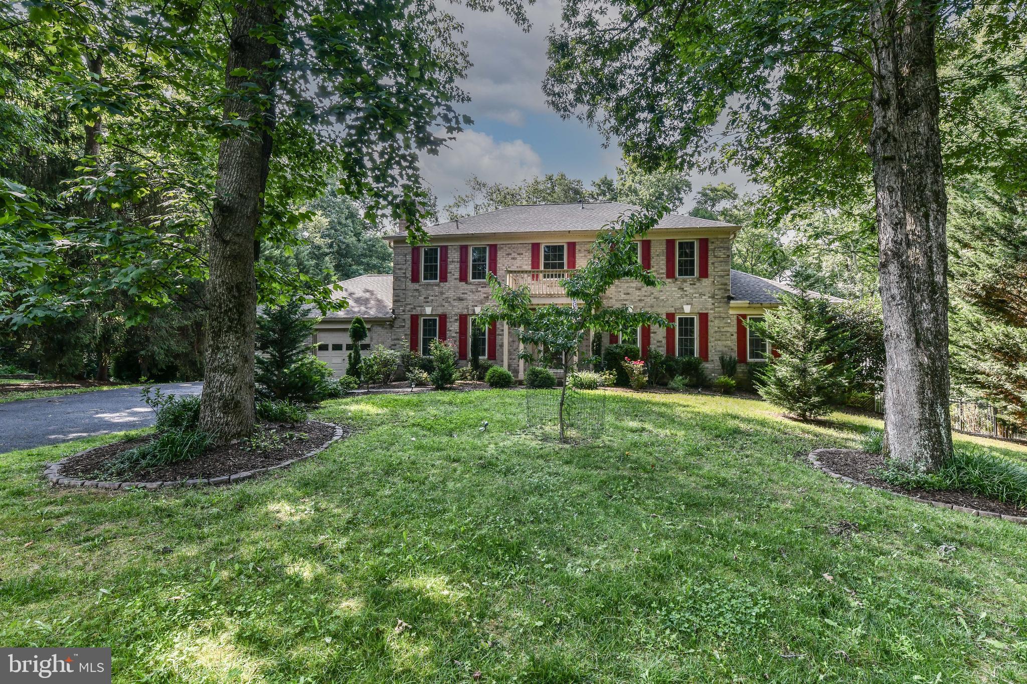 HOLLY KNOLL - Residential Lease