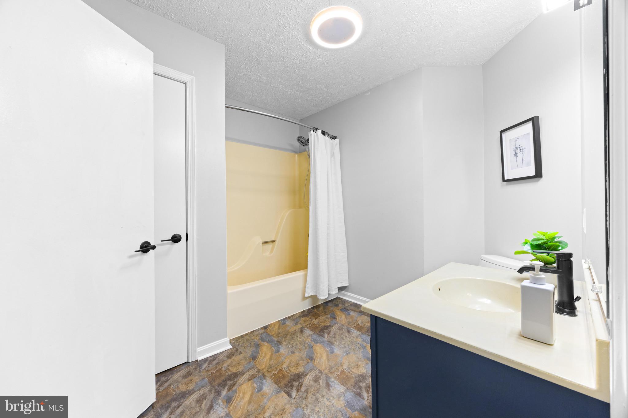 OLD FIELDS - Residential