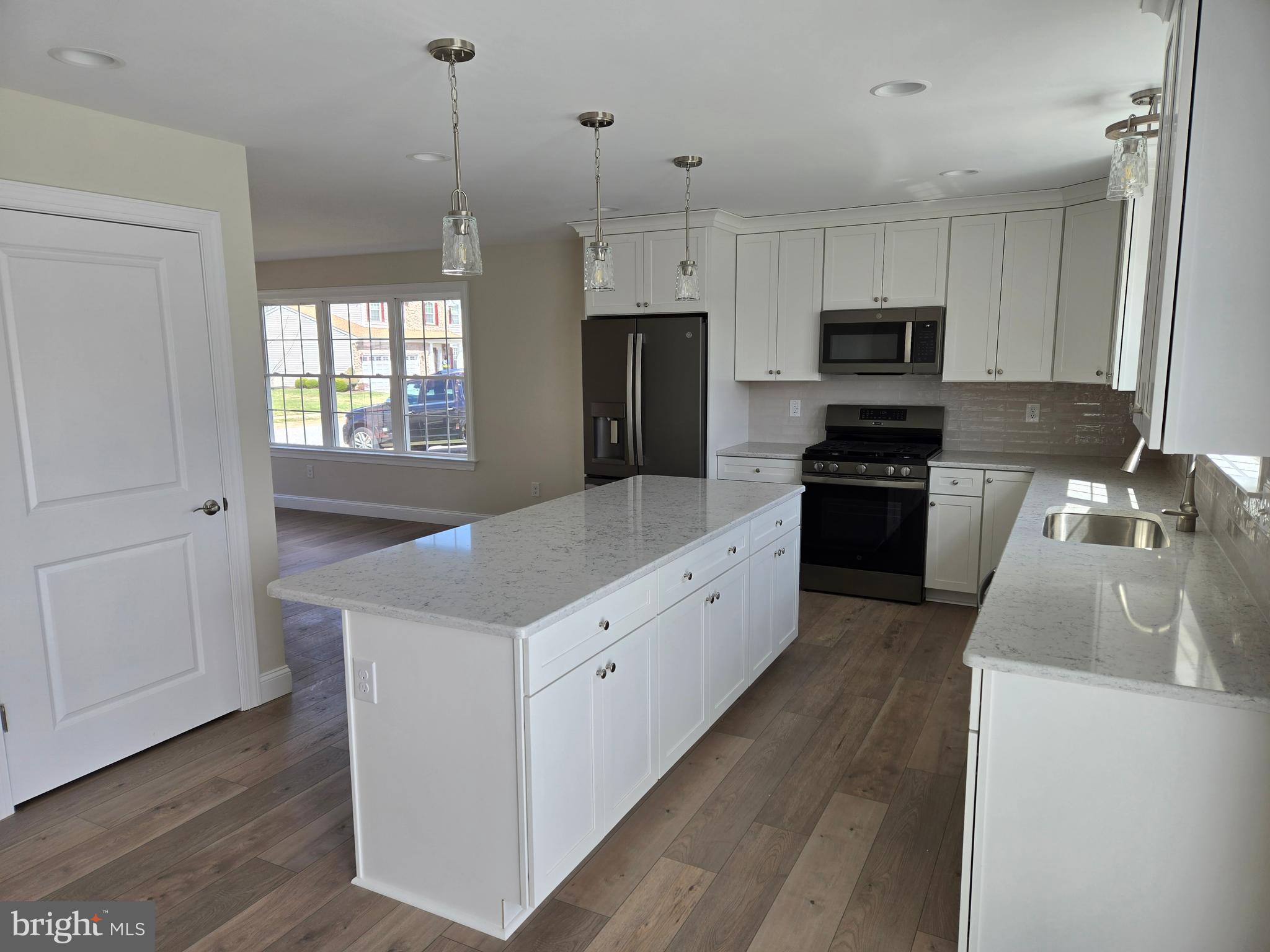 HICKORY HOLLOW - Residential